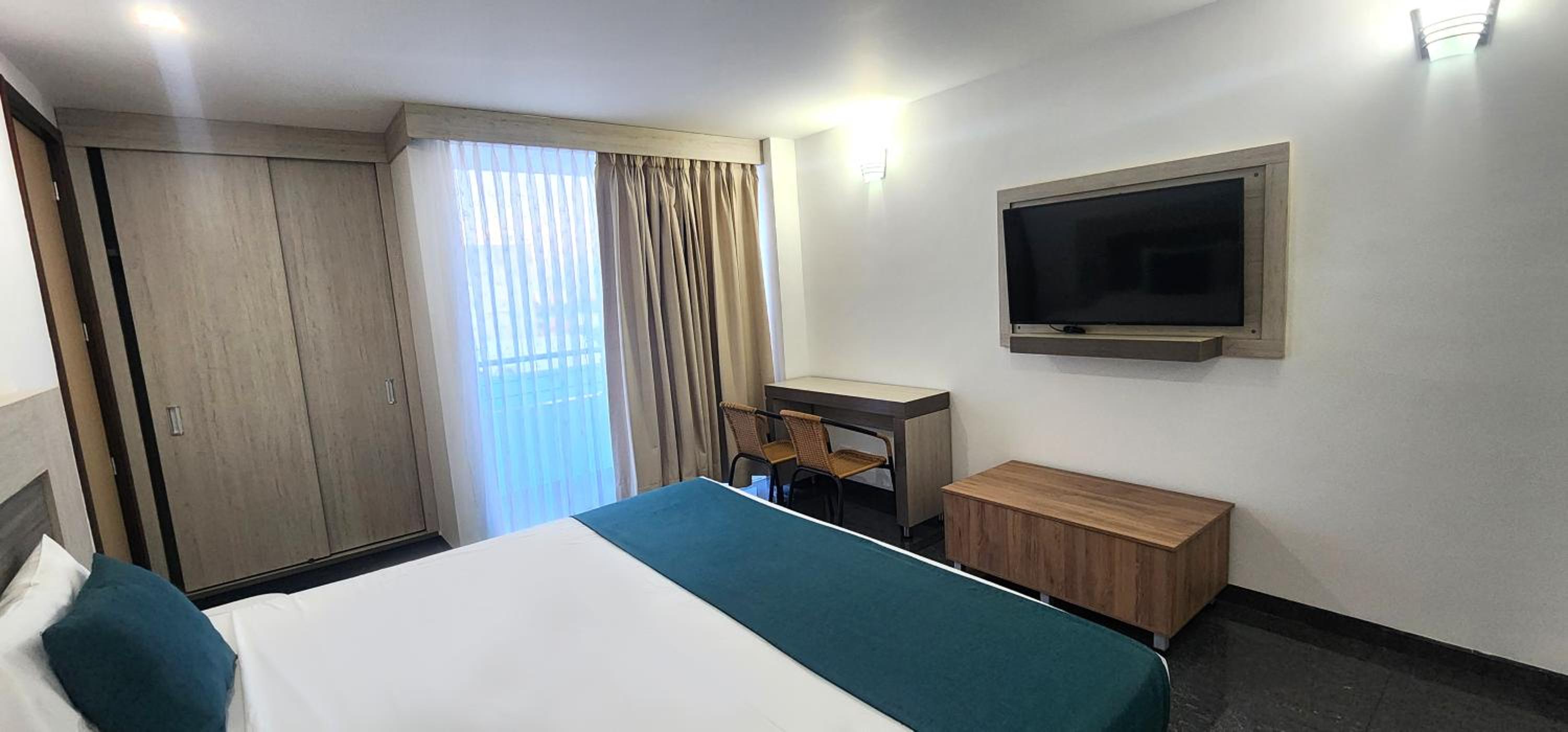 Standard King Room - Photo 7