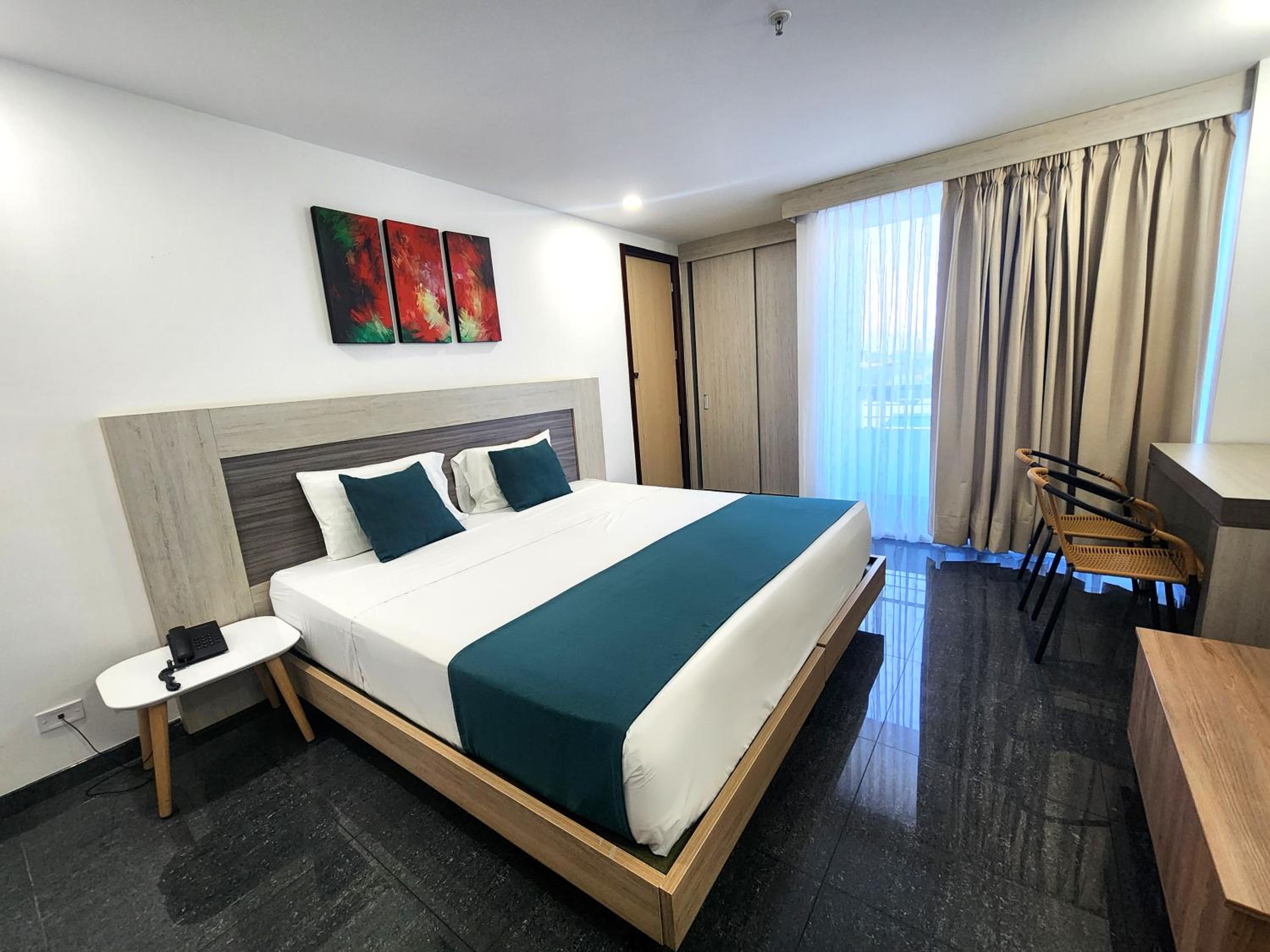 Standard King Room - Photo 2