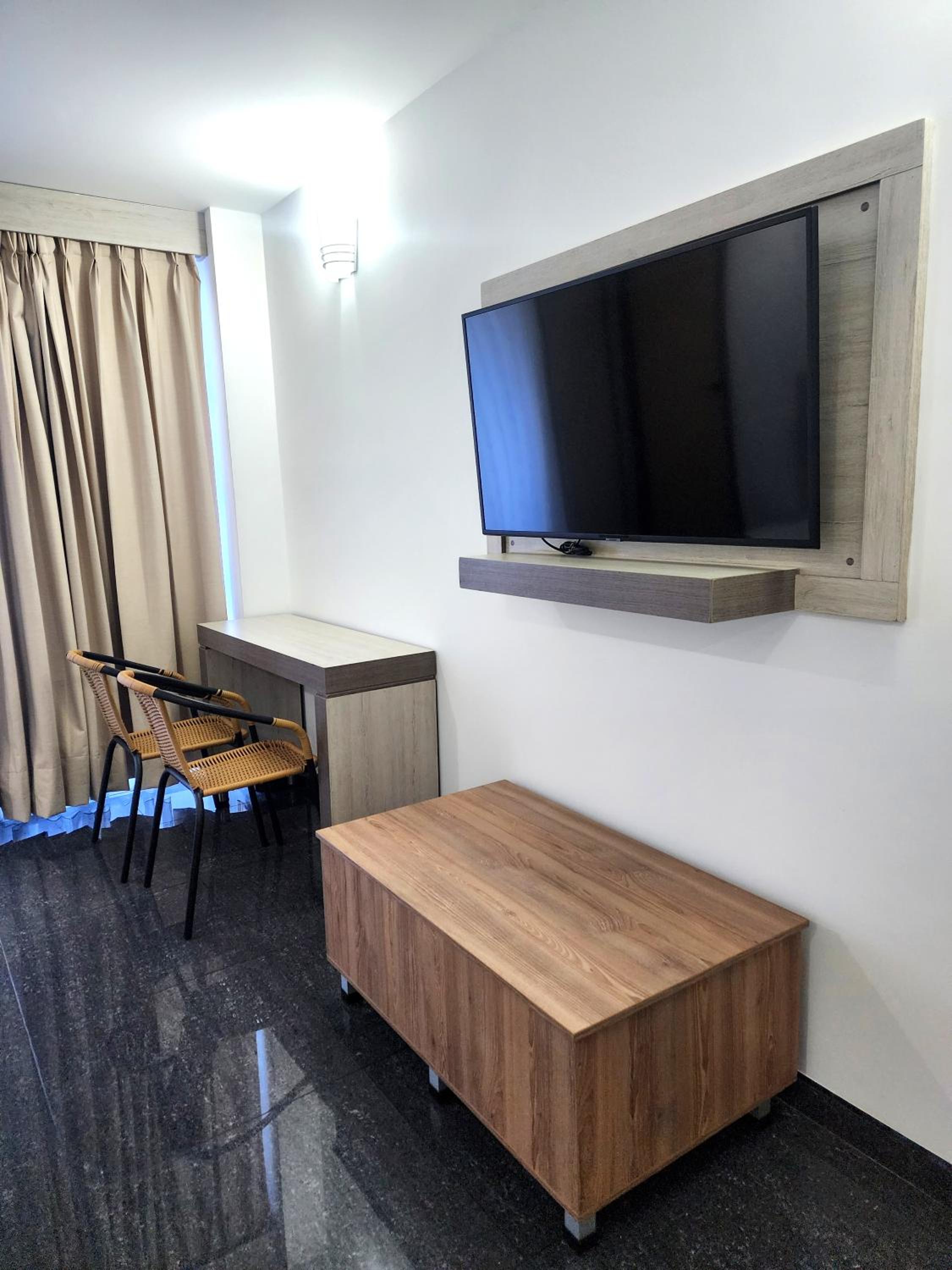 Standard King Room - Photo 5