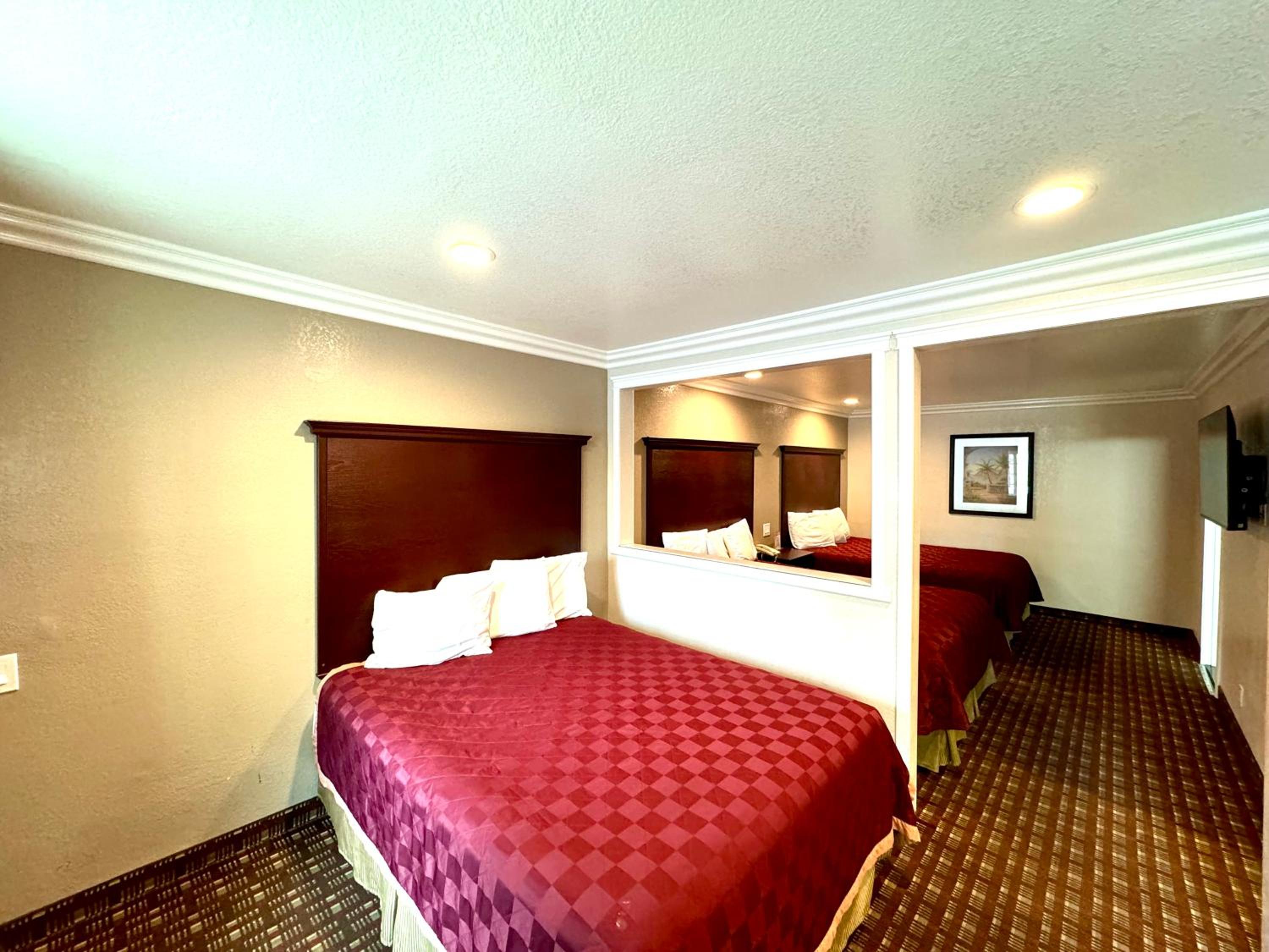 Deluxe Family Suite photo 1