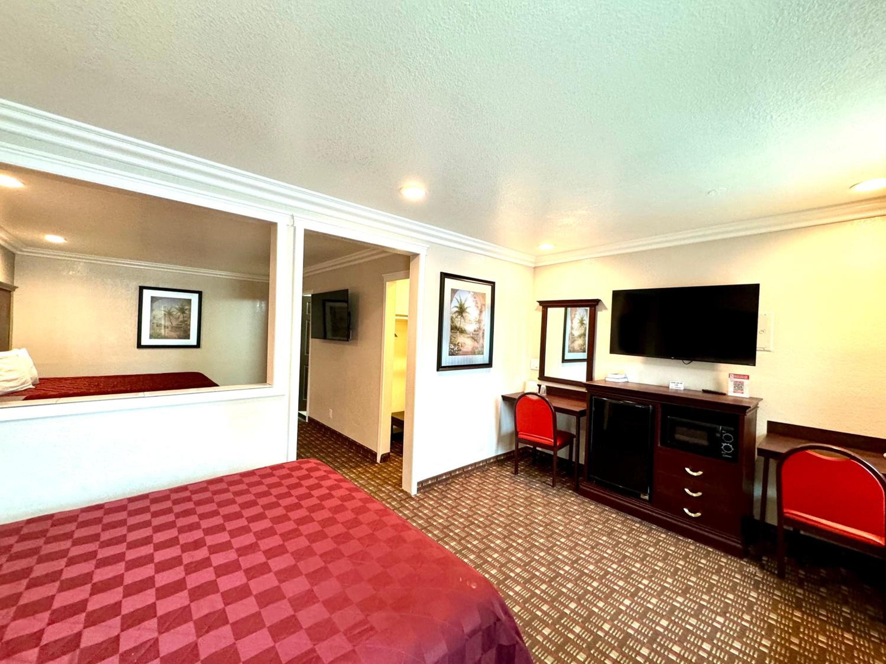 Deluxe Family Suite photo 2