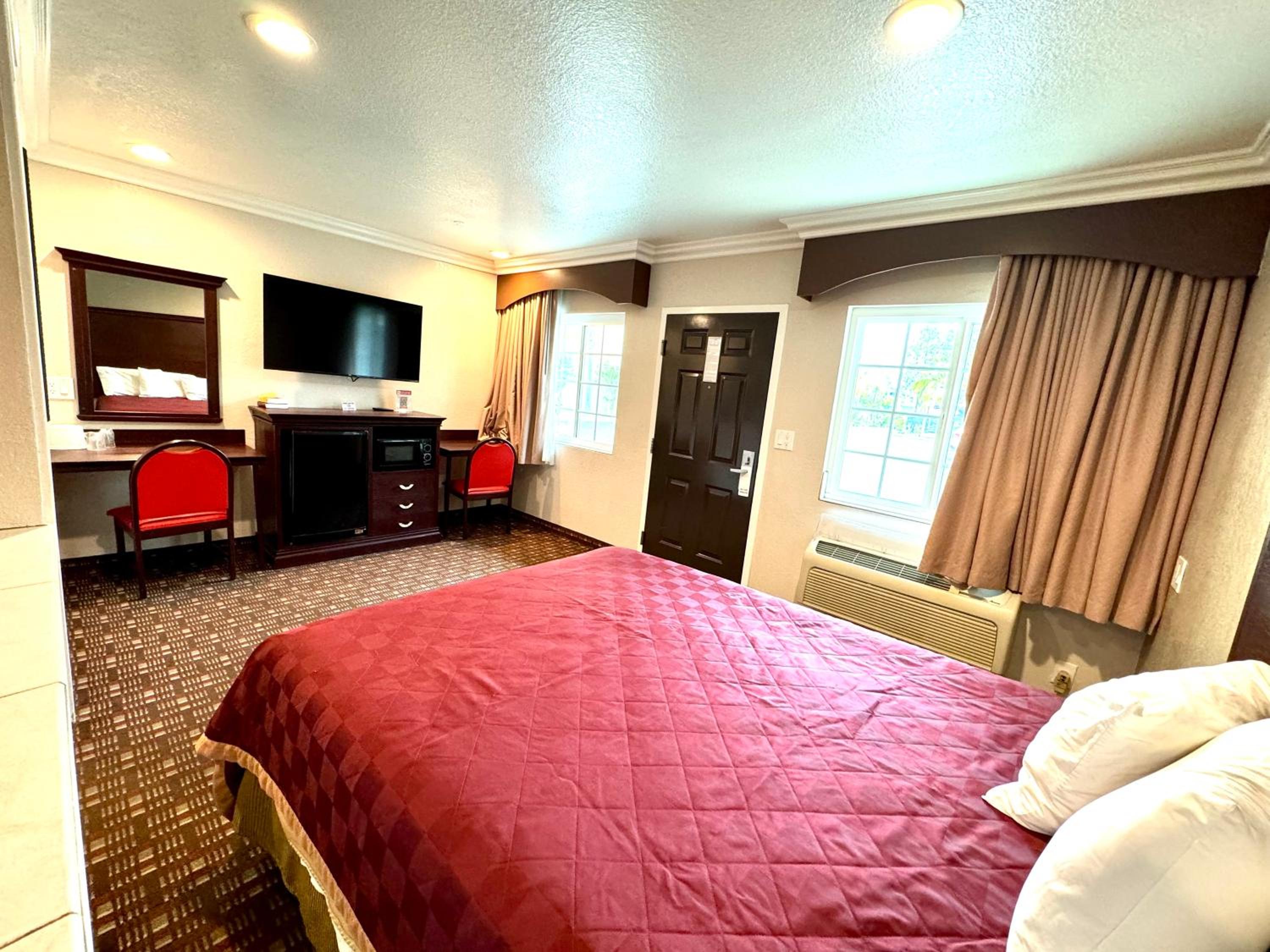 Deluxe Family Suite photo 3