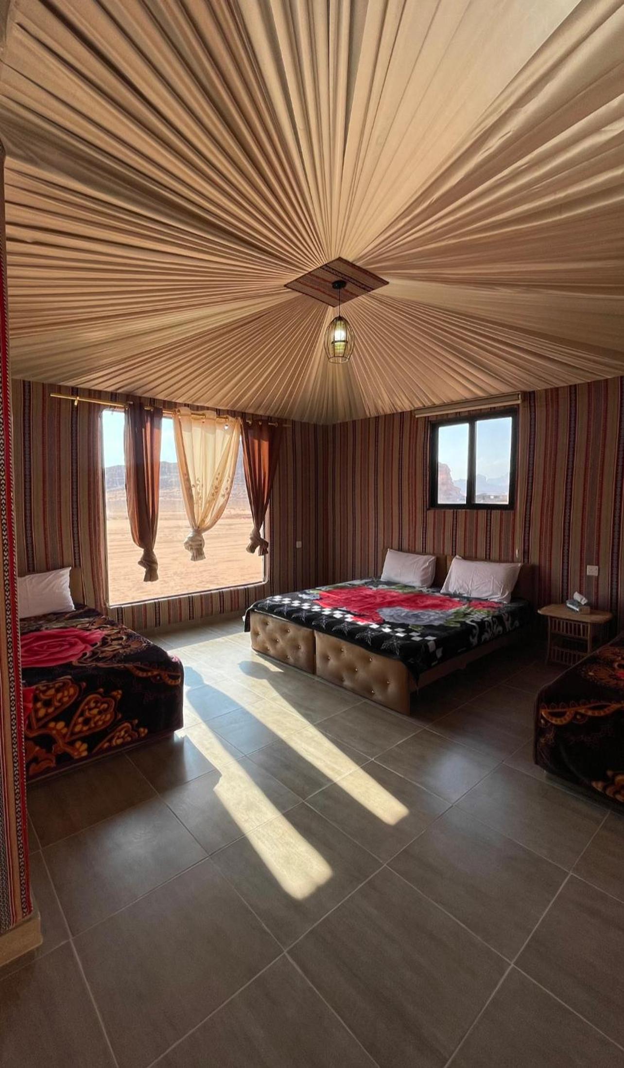 Double Room with Private Bathroom - Photo 10