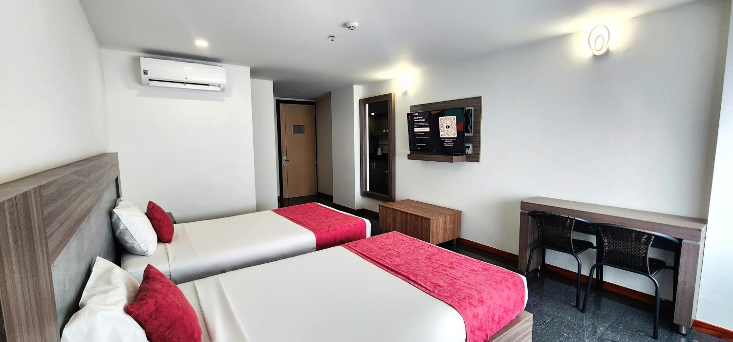 Twin Room - Photo 6