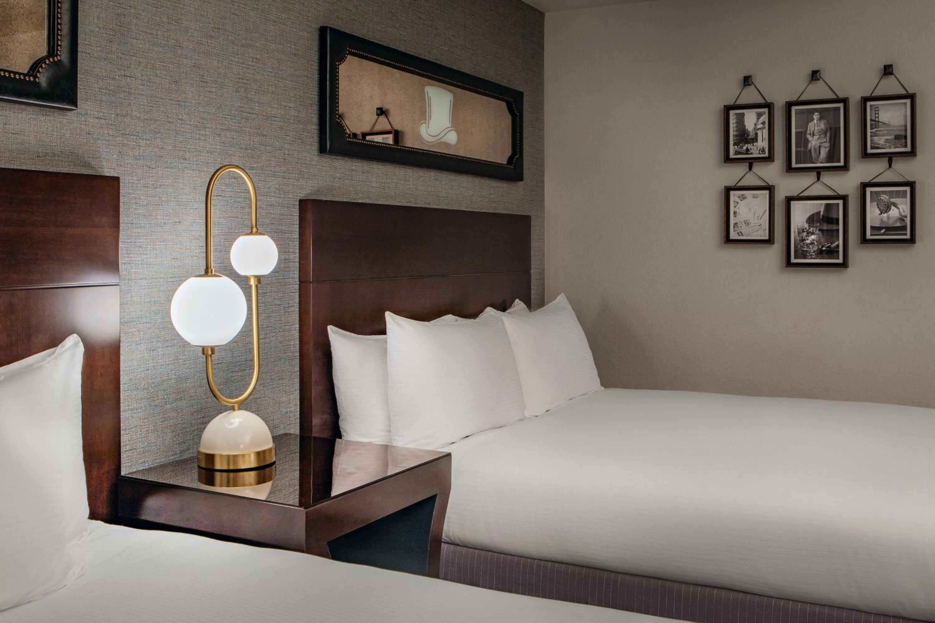 Deluxe Queen Room with Two Queen Beds - Photo 3
