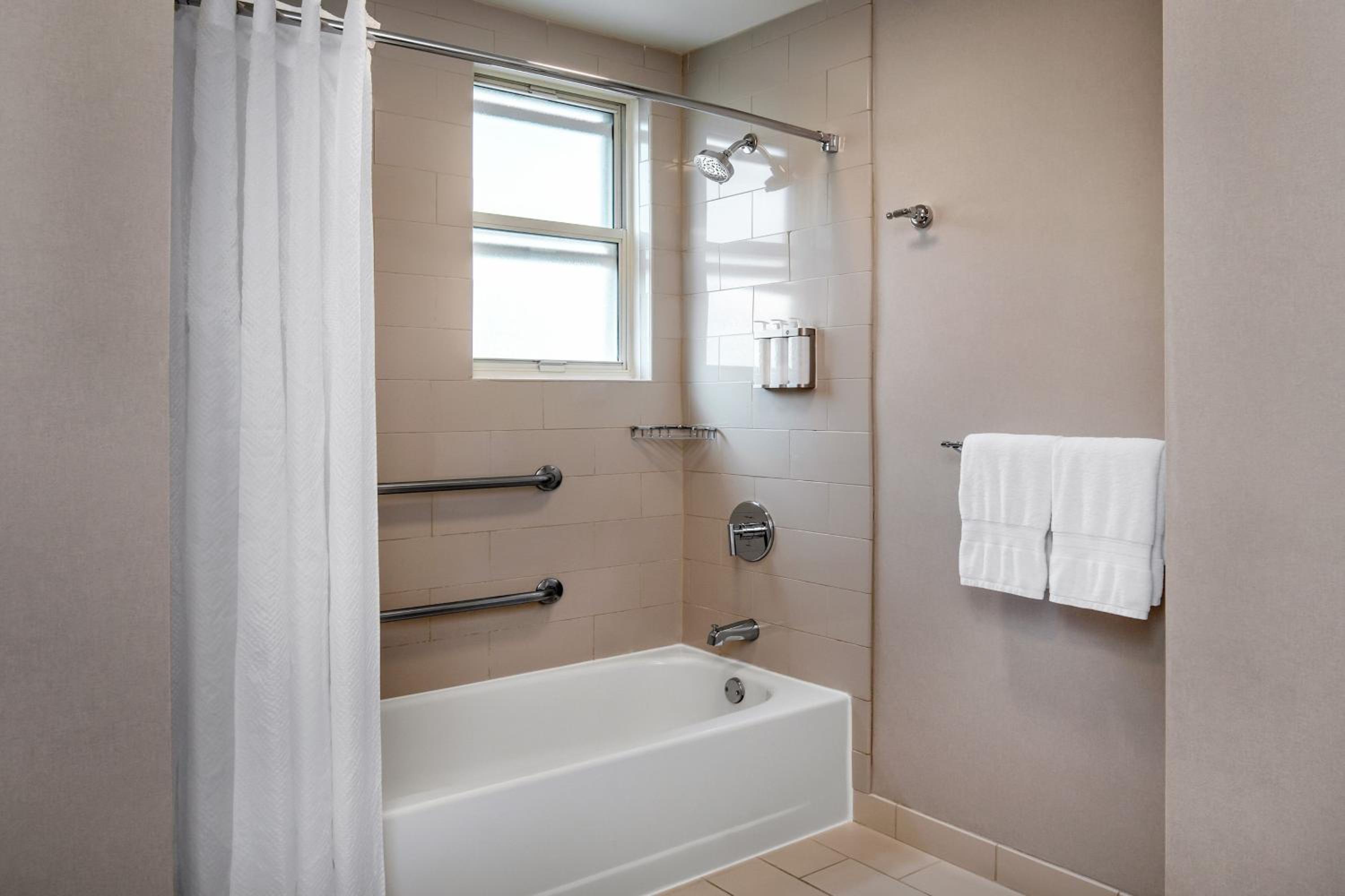 Queen Room with Two Queen Beds - Hearing Accessible - Photo 6