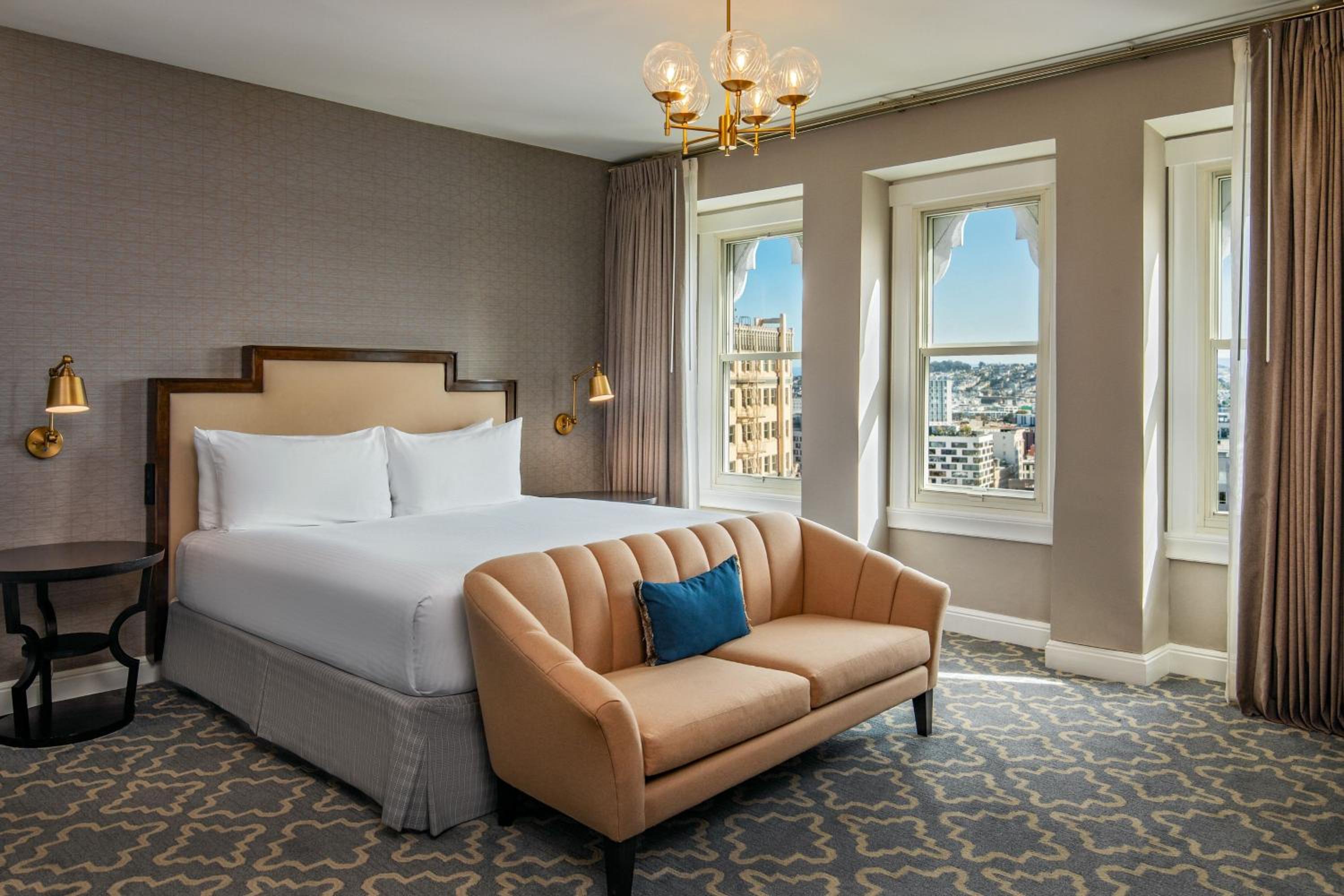 Stone Suite, 1 Bedroom Suite, 1 King, Skyline view thumbnail 5