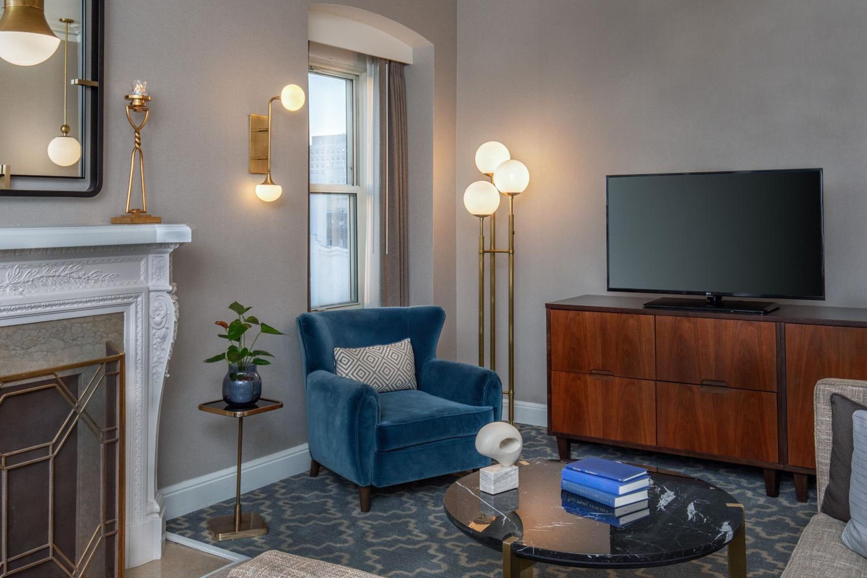 Stone Suite, 1 Bedroom Suite, 1 King, Skyline view