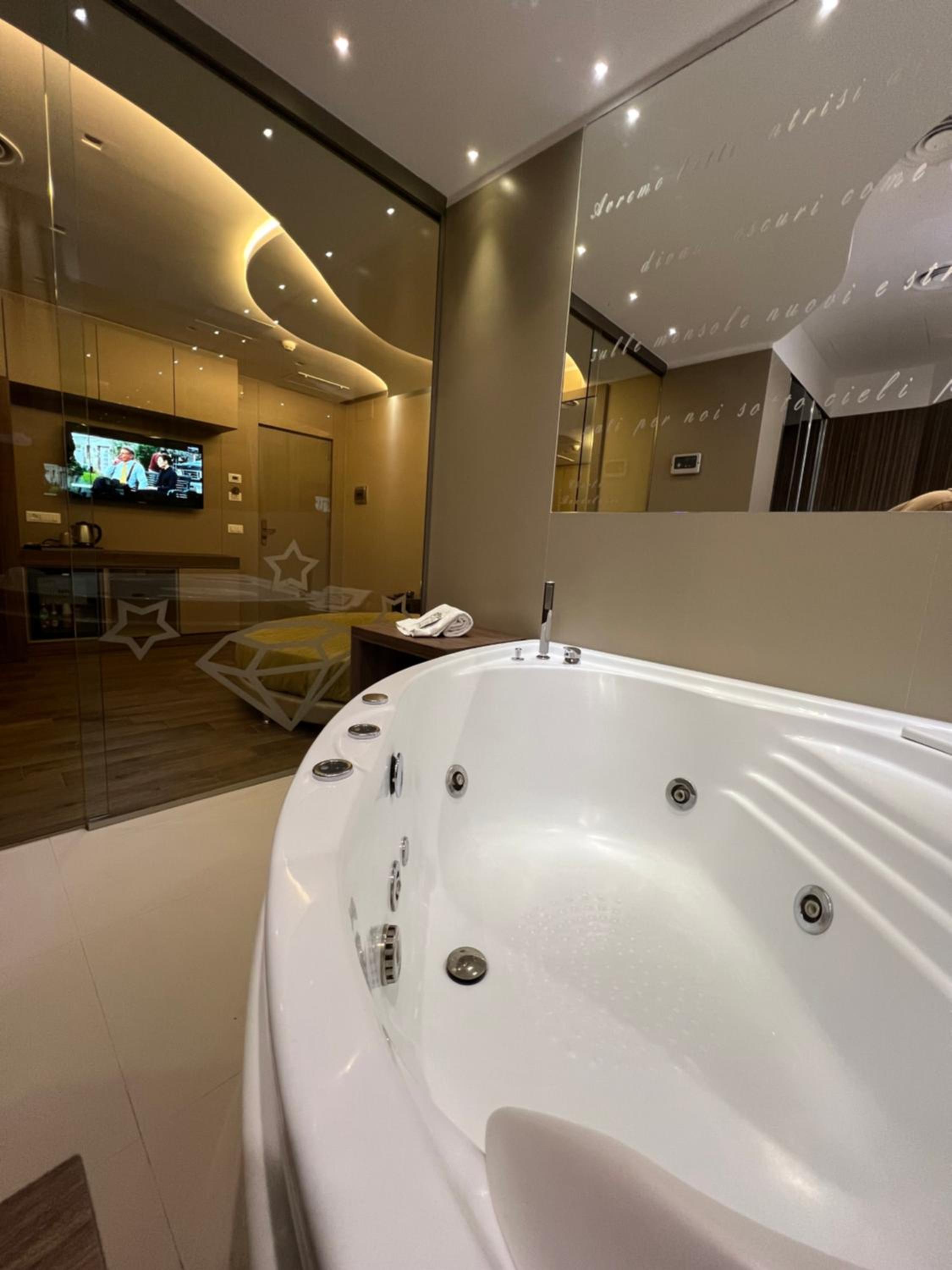 Royal Suite - Photo 2
