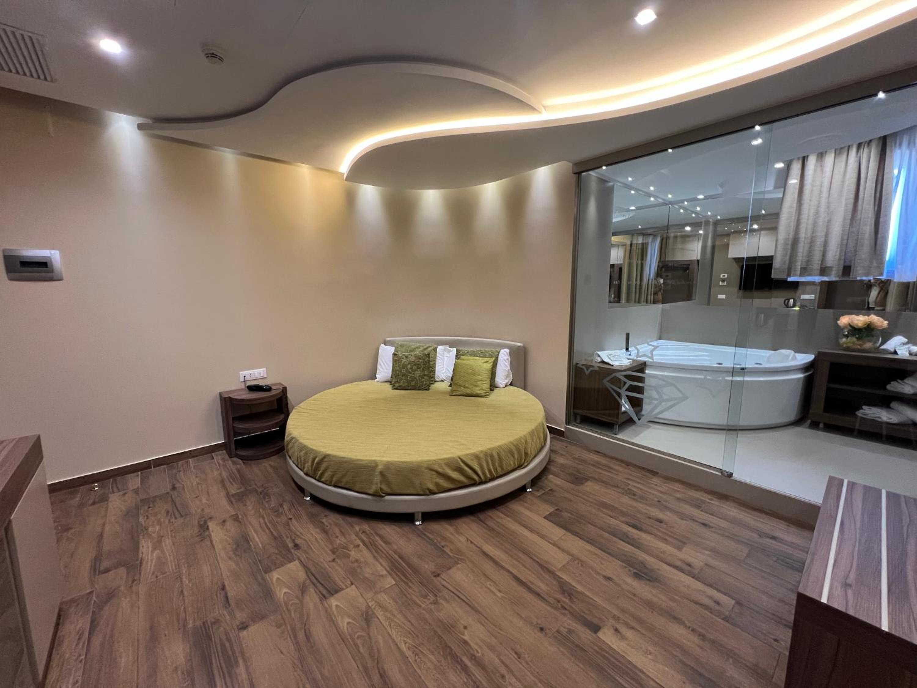 Royal Suite - Photo 37