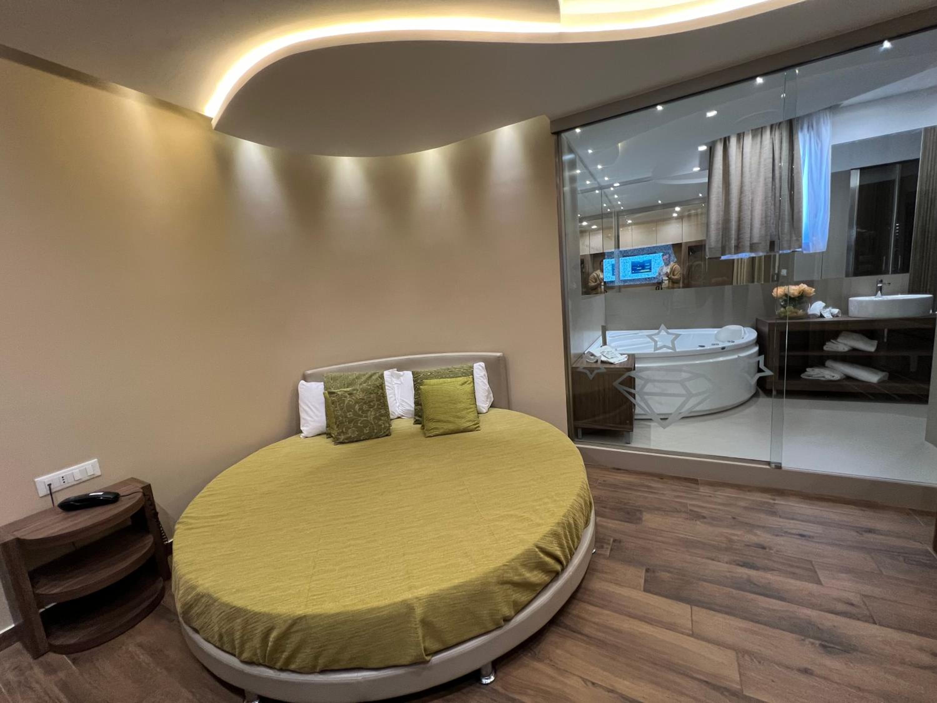 Royal Suite - Photo 34