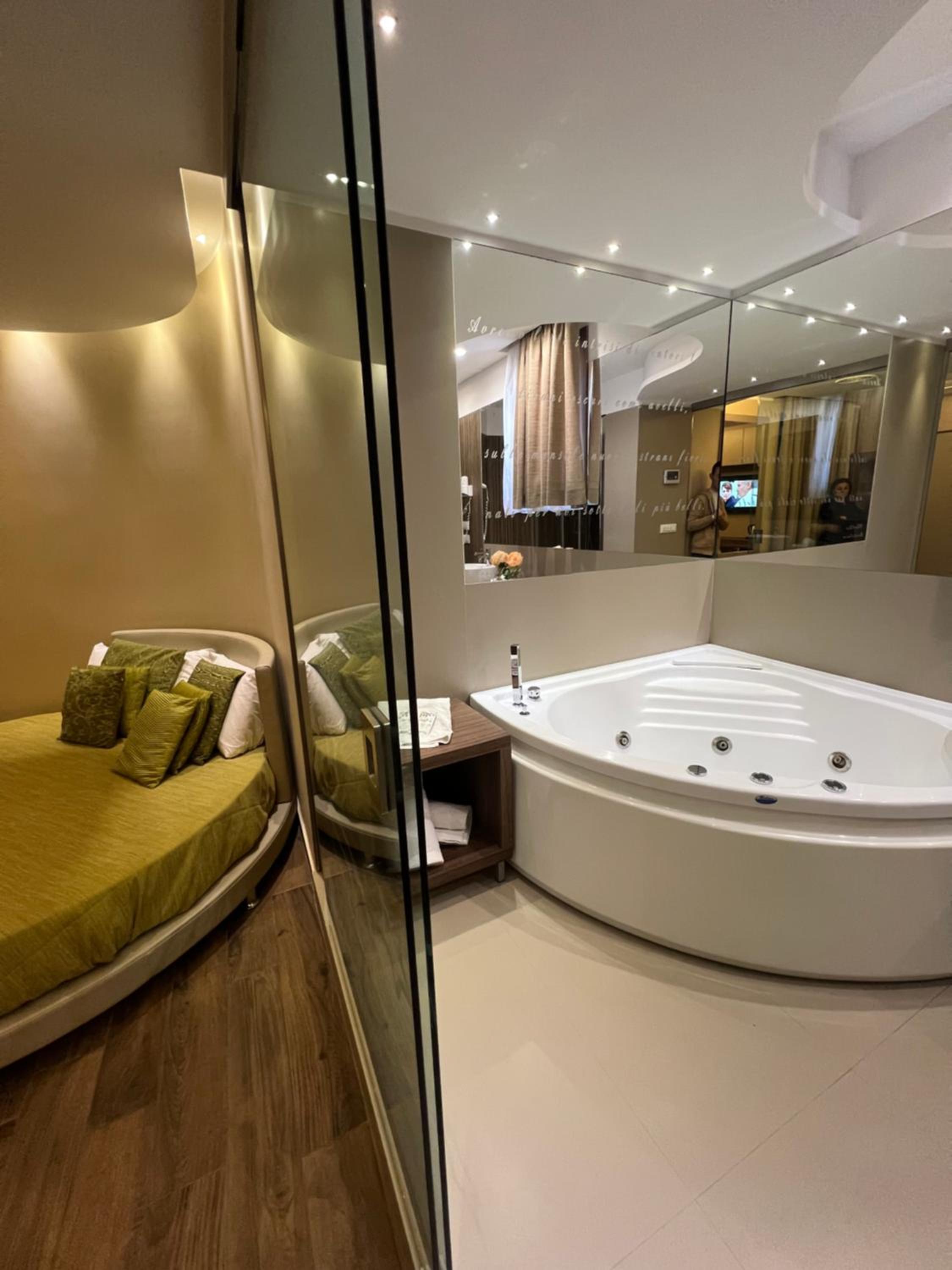 Royal Suite - Photo 35