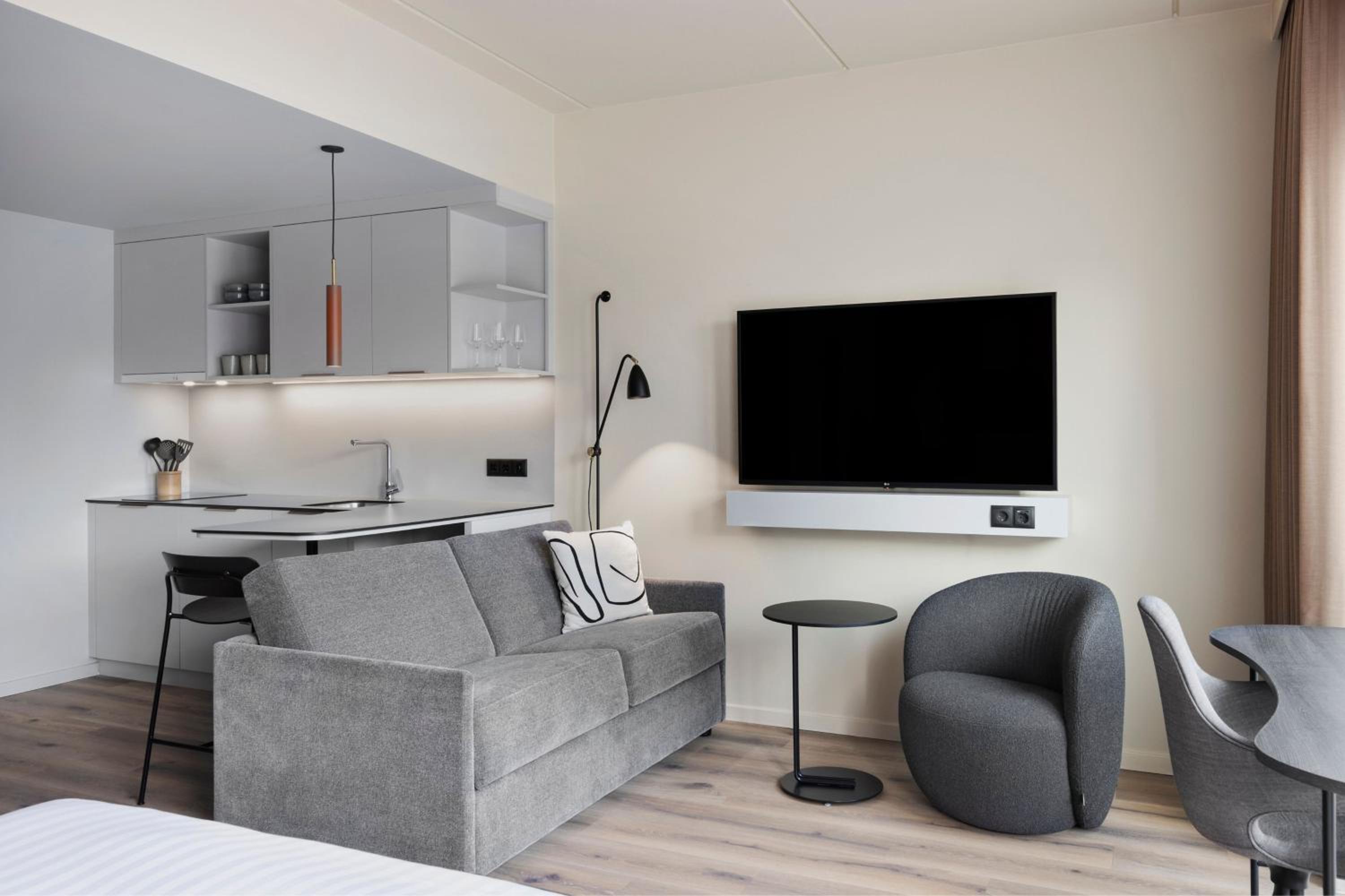 Family Studio with Sofa Bed and Courtyard View - Photo 5