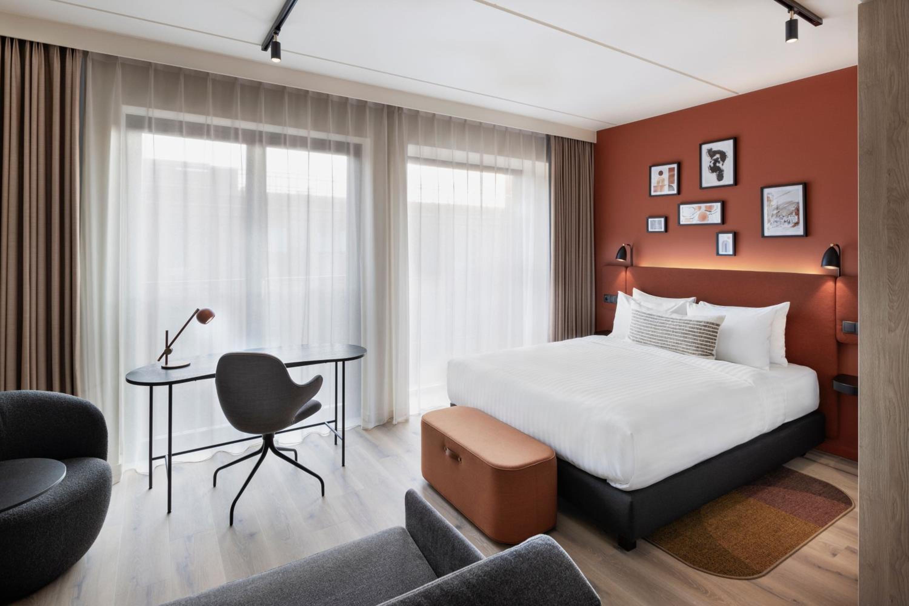 Family Studio with Sofa Bed and Courtyard View - Photo 4
