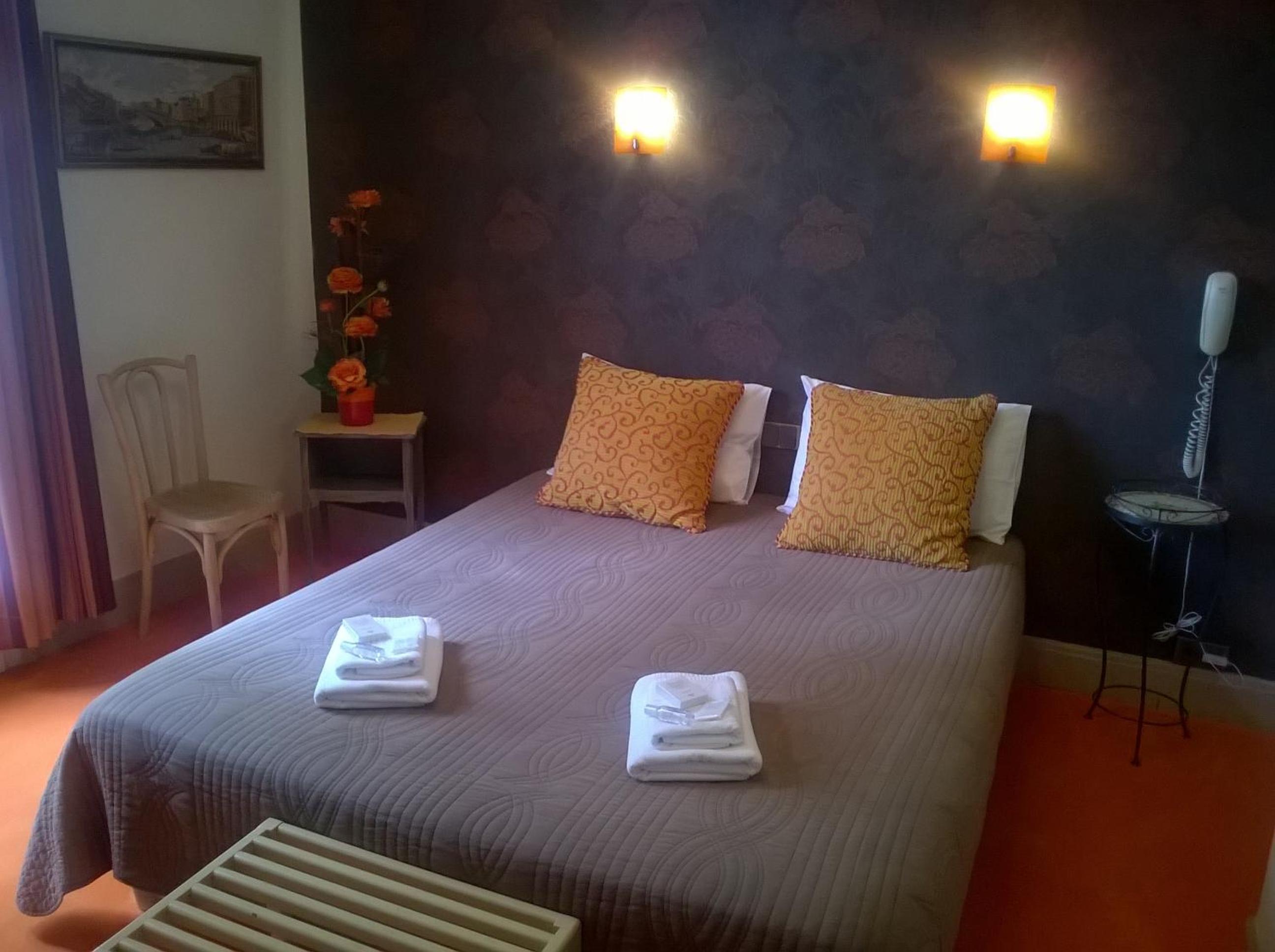 Double Room - Photo 6