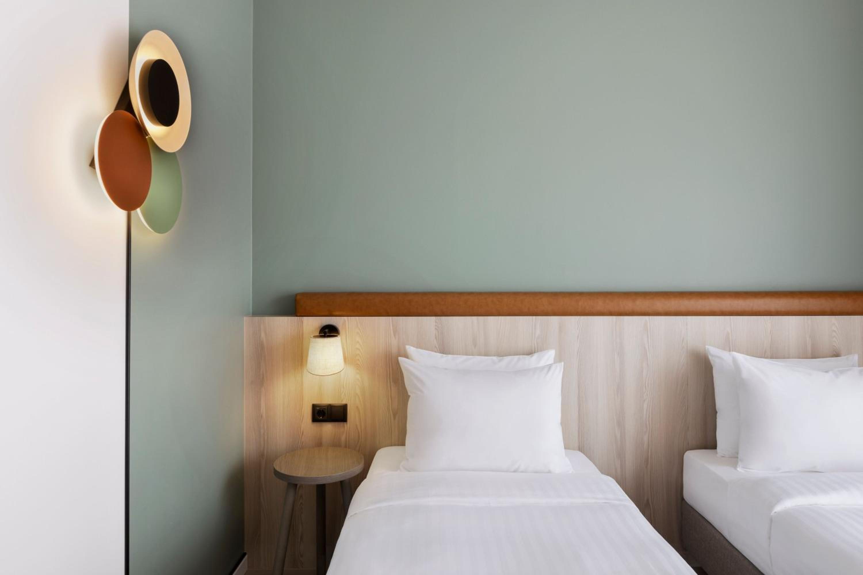 Twin Room - Photo 3