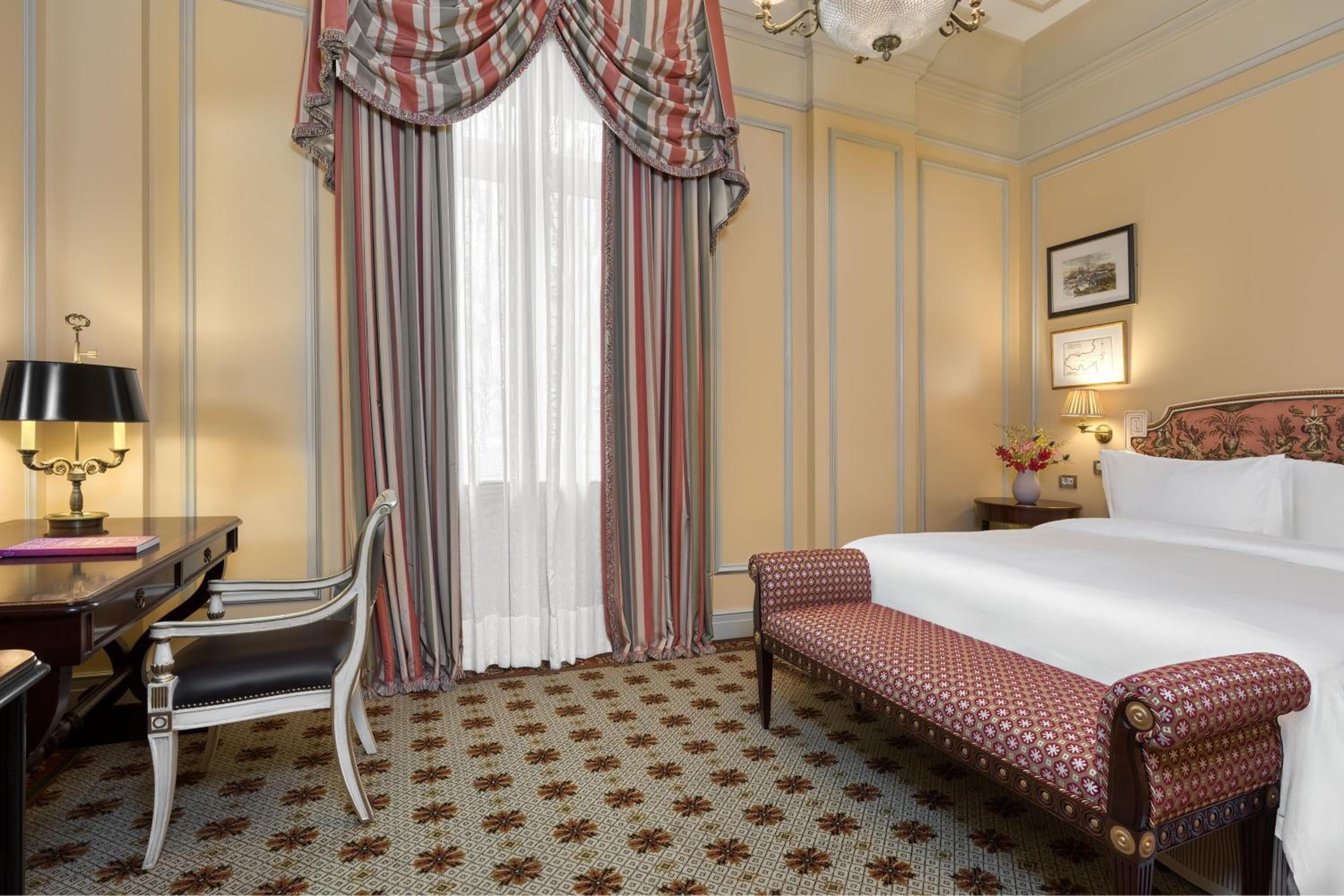 Classic, Guest room, 1 King, Courtyard view