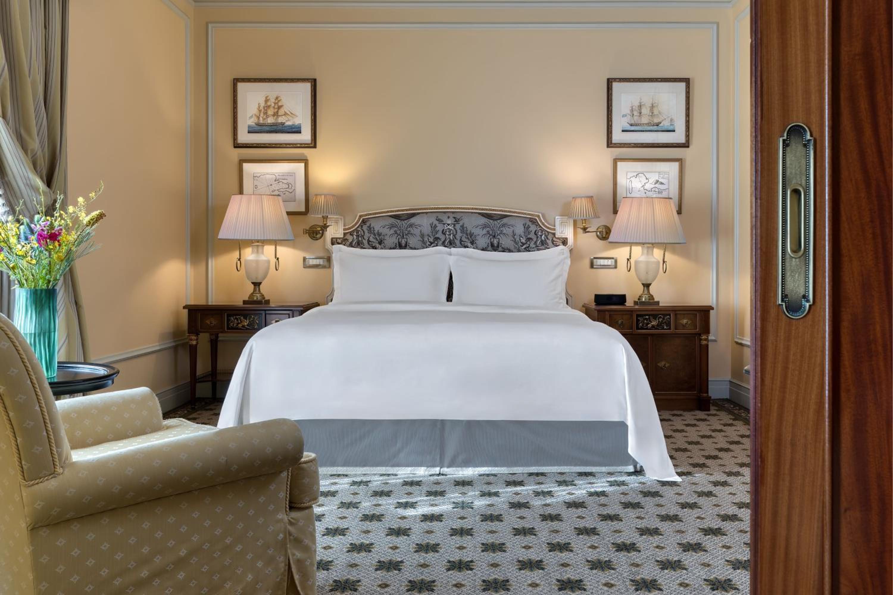 Grand Acropolis Suite 1 Bedroom Suite, 1 King, City view