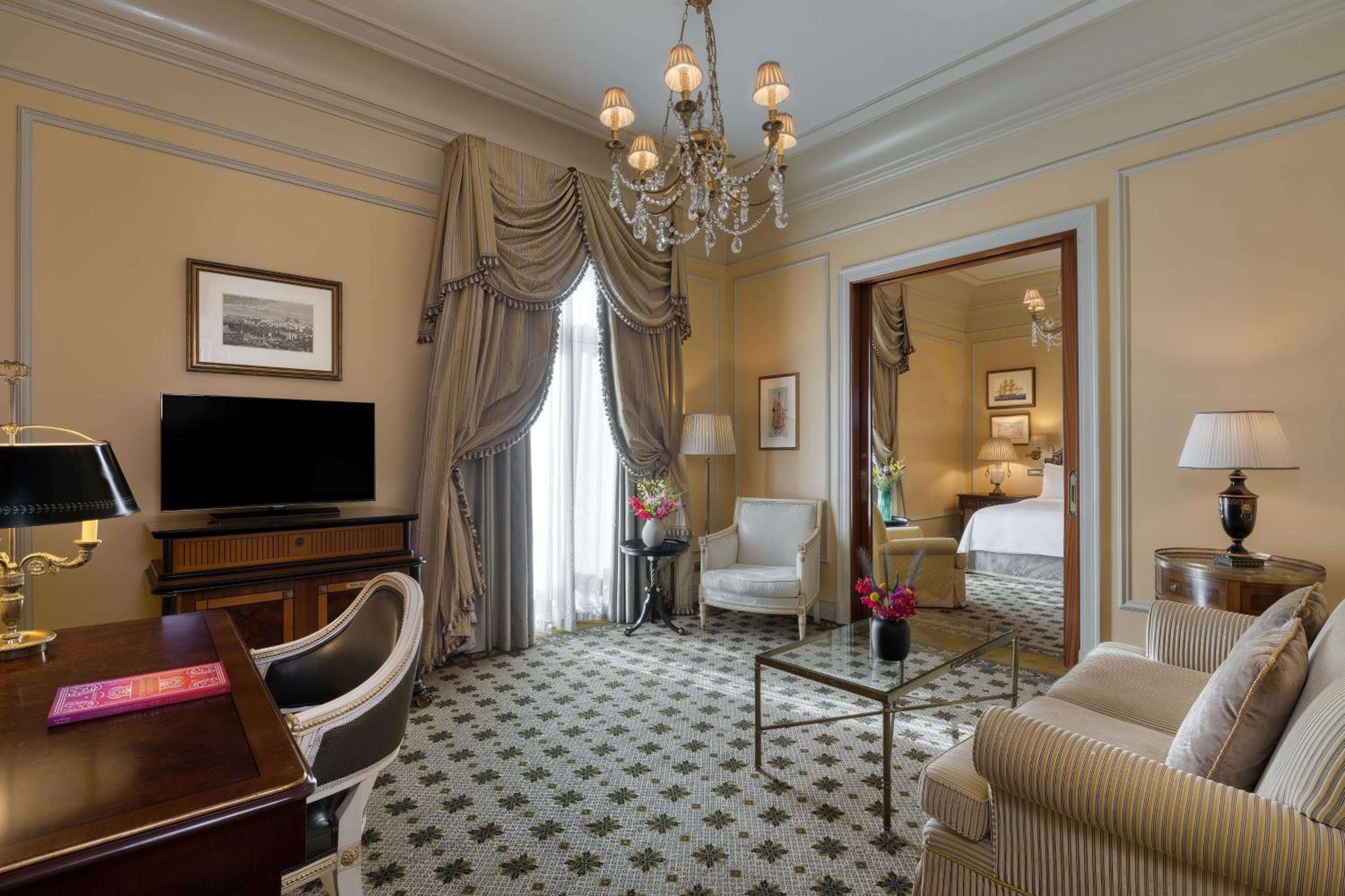 Grand Acropolis Suite 1 Bedroom Suite, 1 King, City view