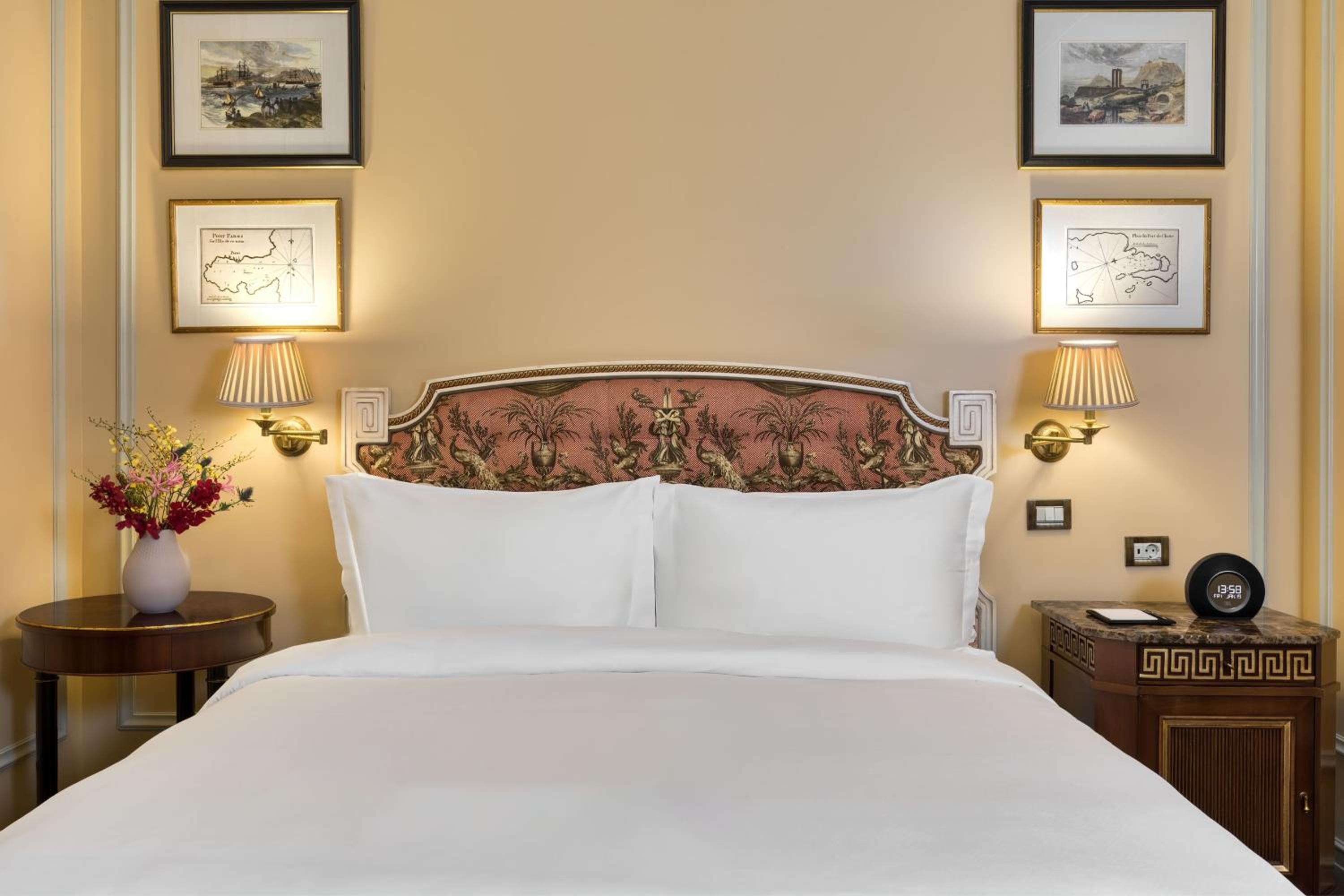 Deluxe, Guest room, 1 King, City view