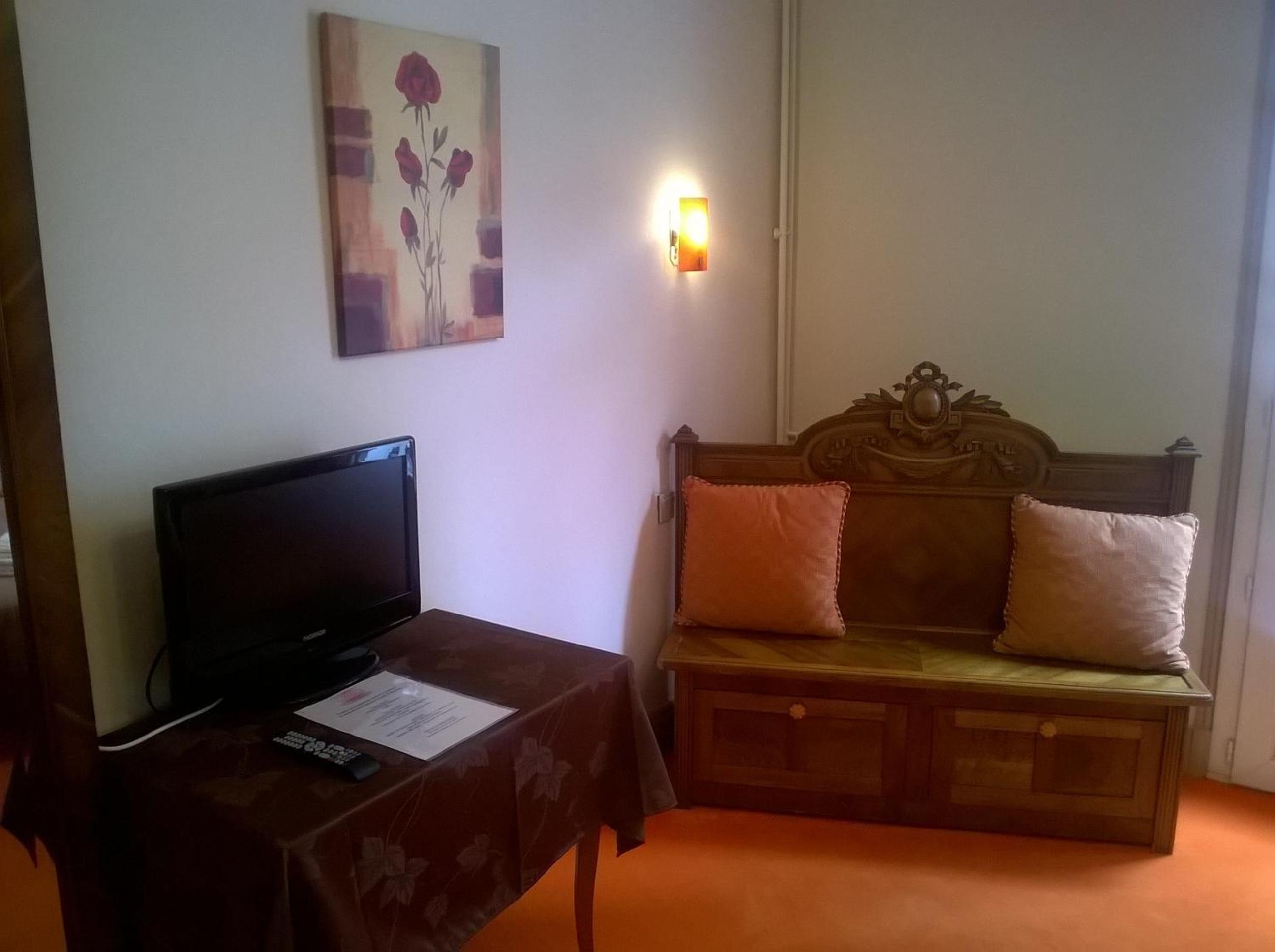Double Room - Photo 5