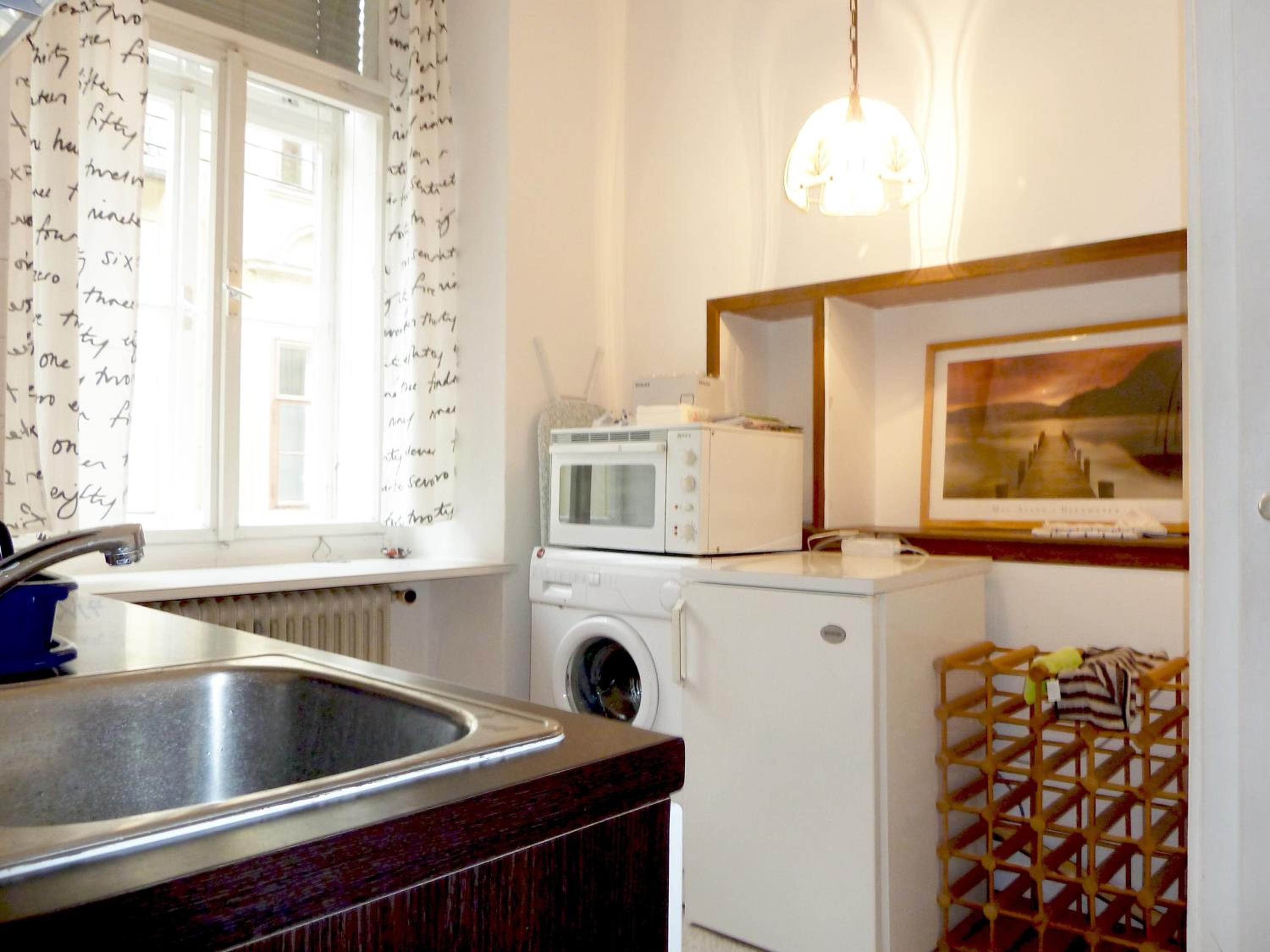 One-Bedroom Apartment with Balcony - Photo 2