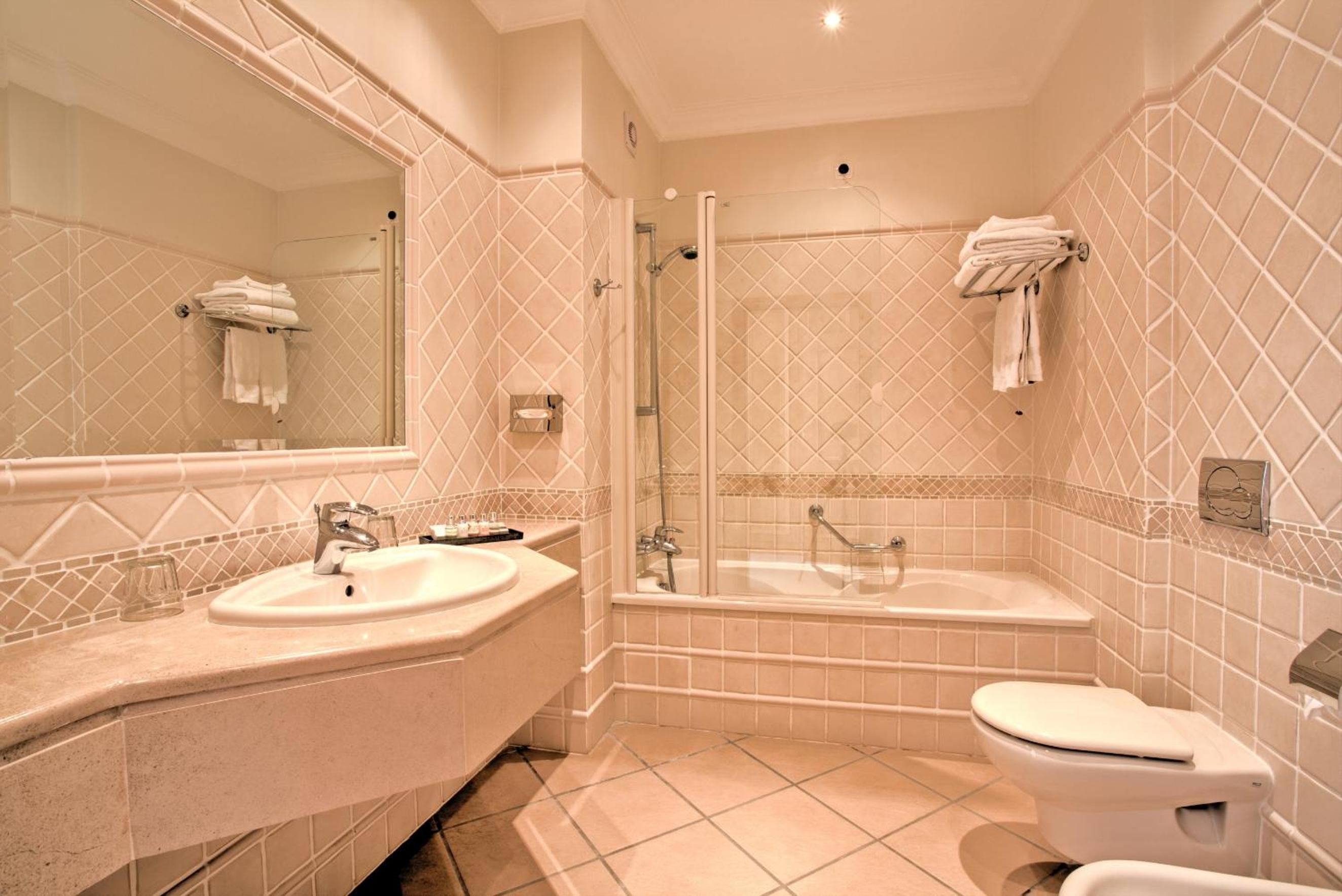 Deluxe Double Room - Photo 7
