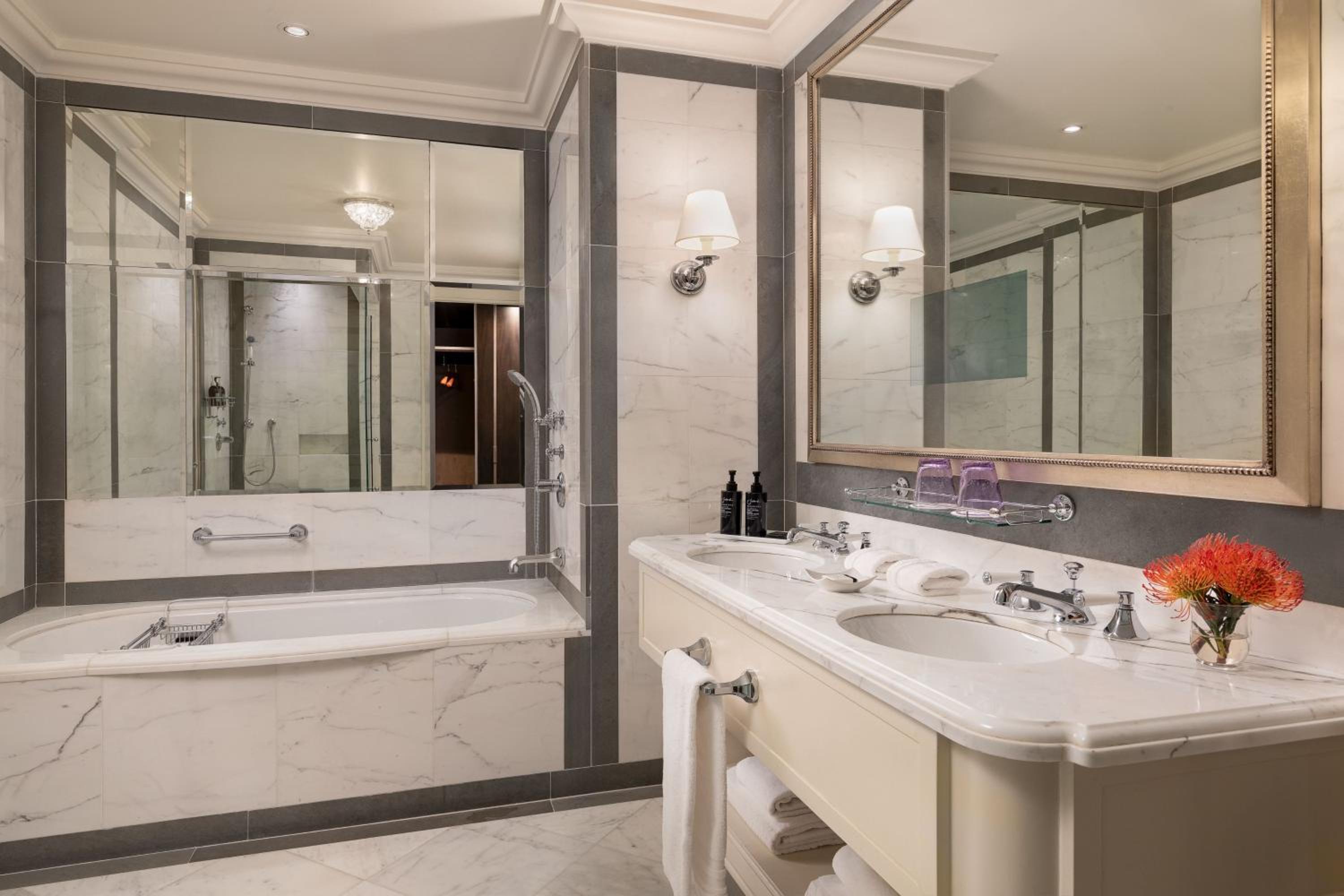 Contemporary Luxury King Suite with River View photo 3