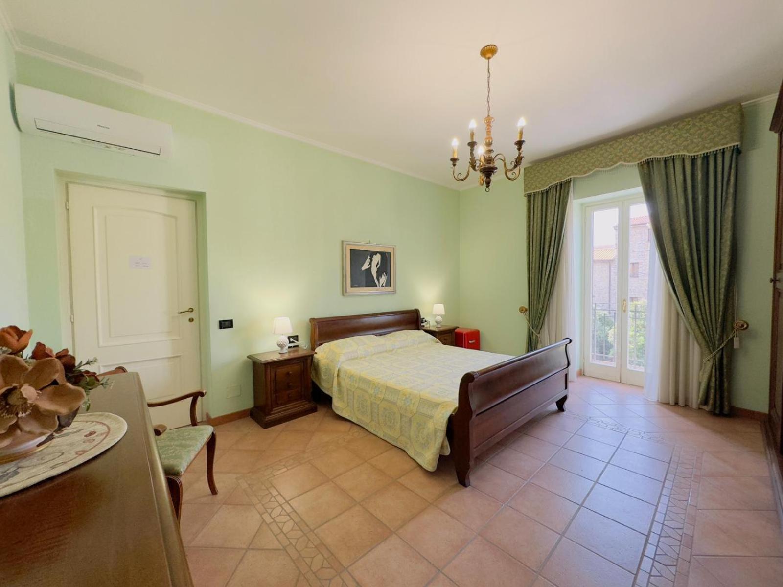 Double Room with Private Bathroom photo 3
