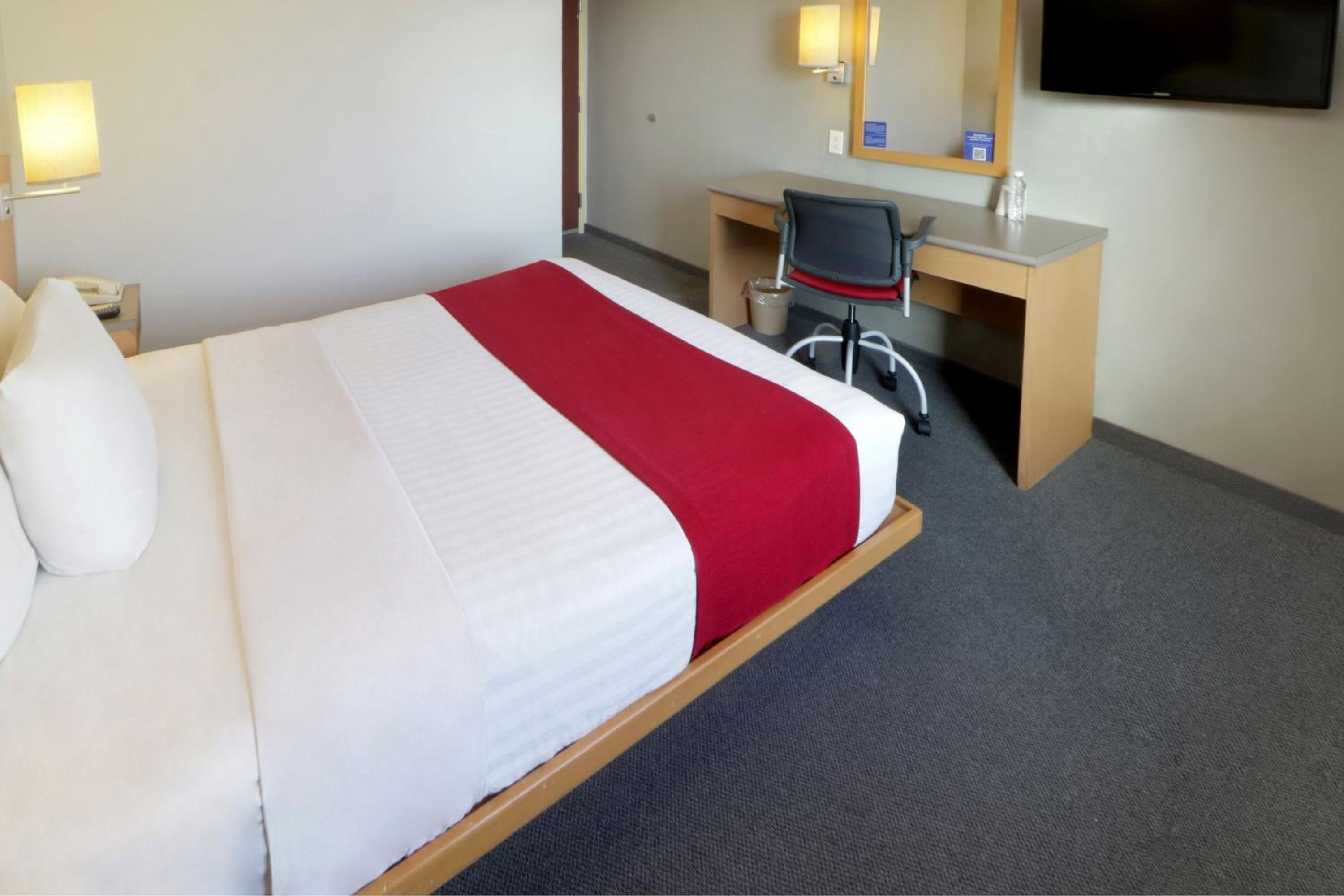Queen Room - Photo 9
