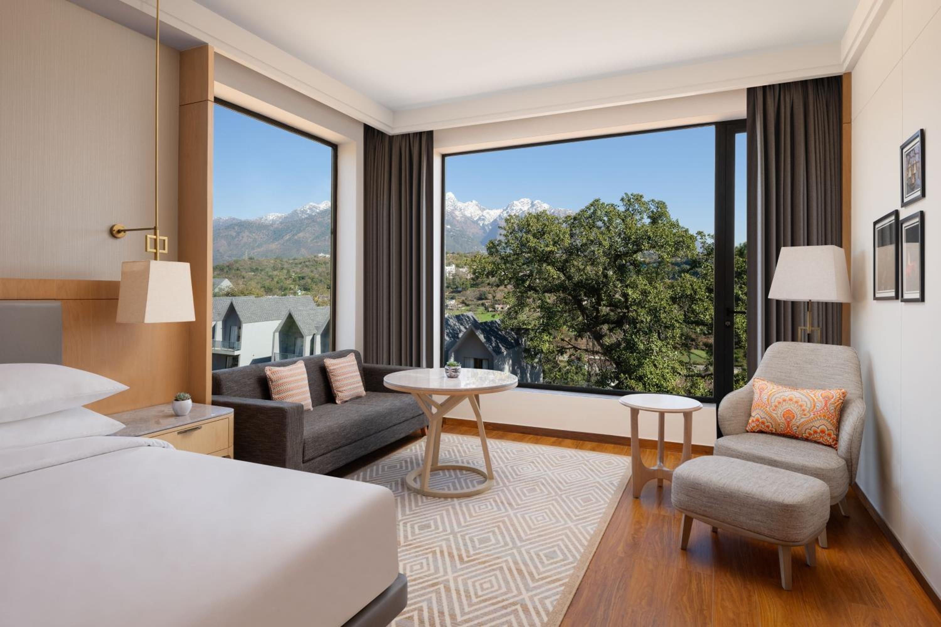 Family room, 1 King, Alternate: bunk beds, Shrine view photo 1