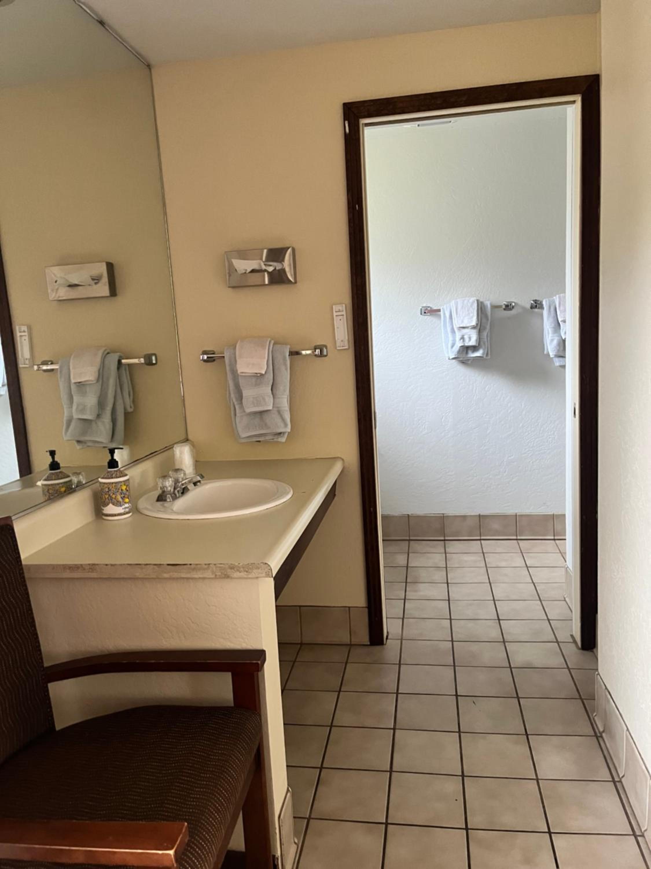 Deluxe Family Suite photo 2