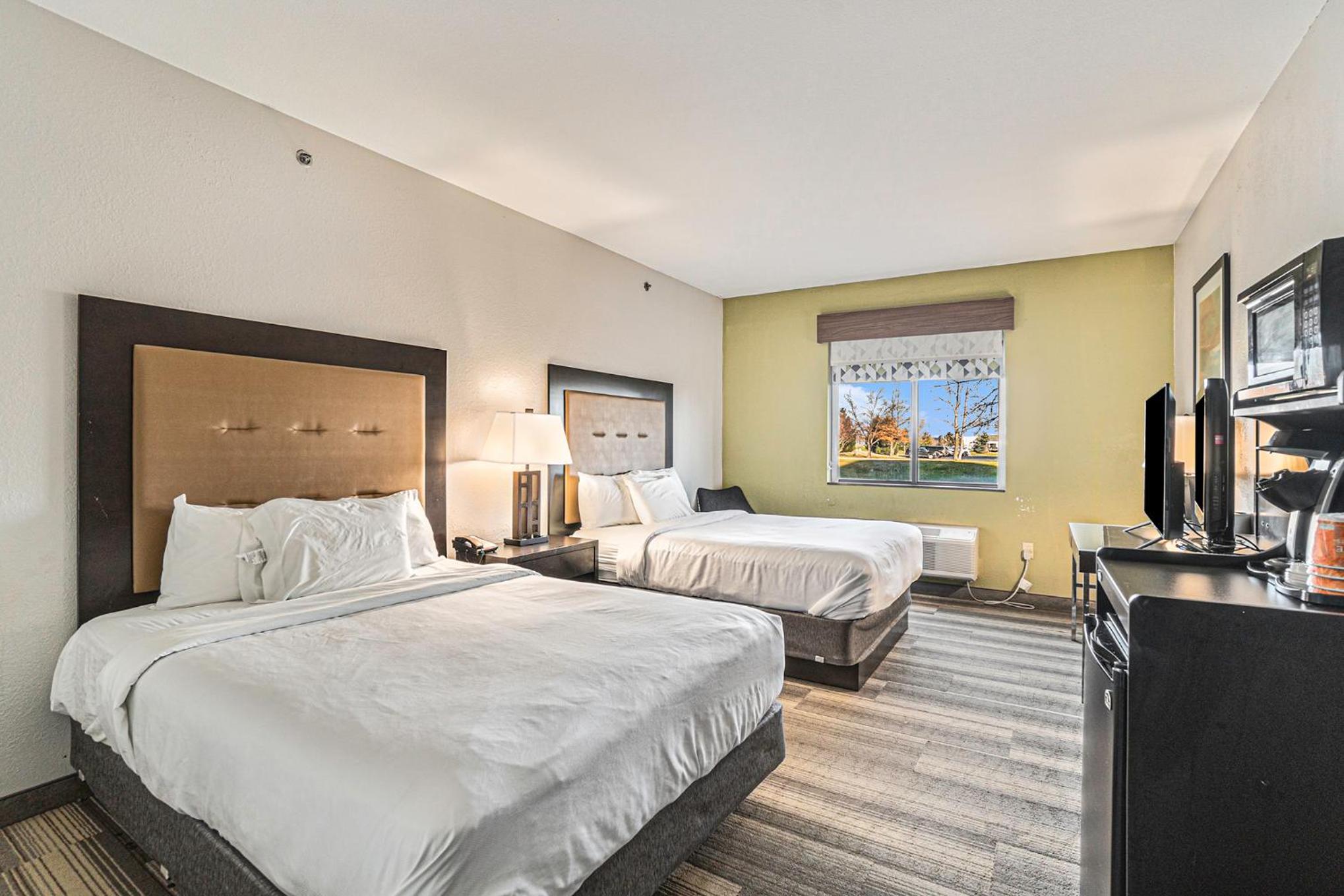 2 QUEEN BEDS-NON SMOKING - Photo 3