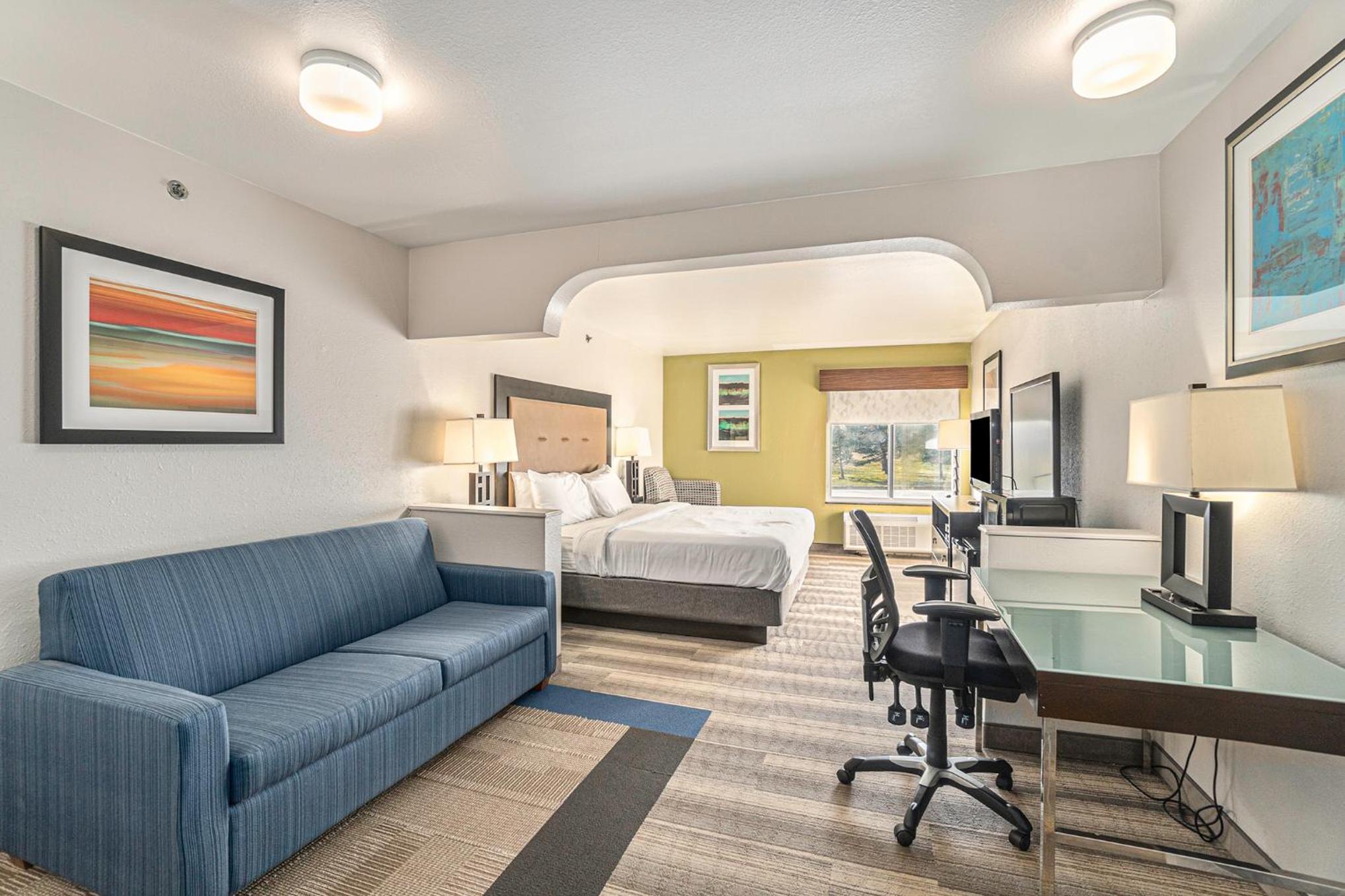 One-Bedroom King Suite - Non-Smoking - Photo 3