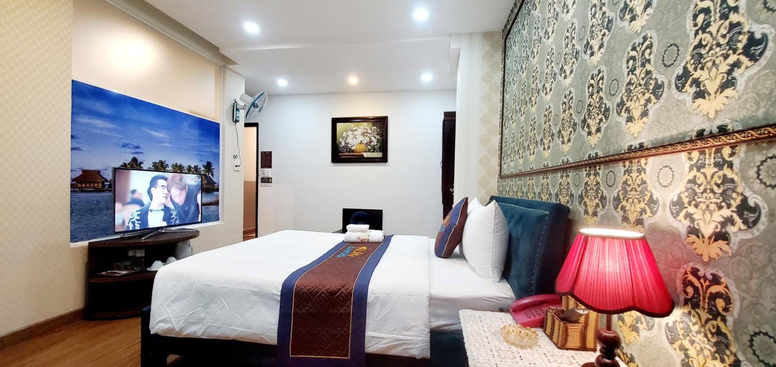 Deluxe Double Room with Bath photo 3