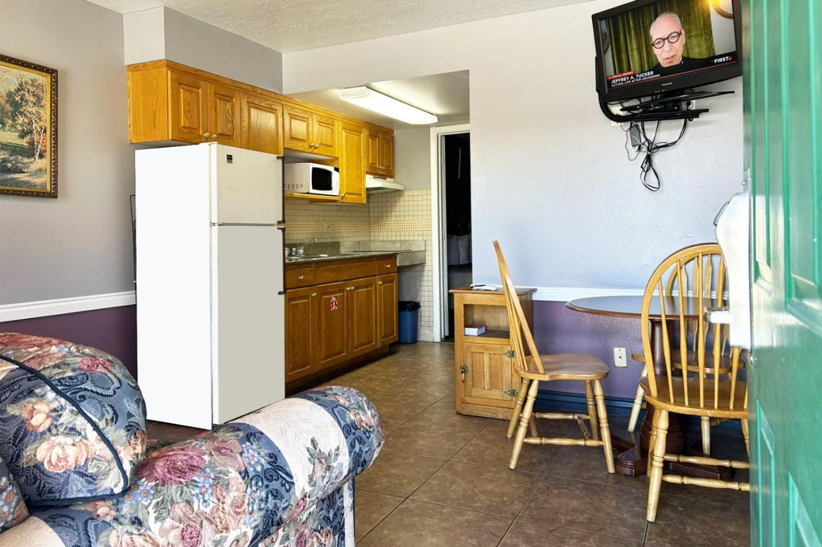 Queen Suite - Photo 3