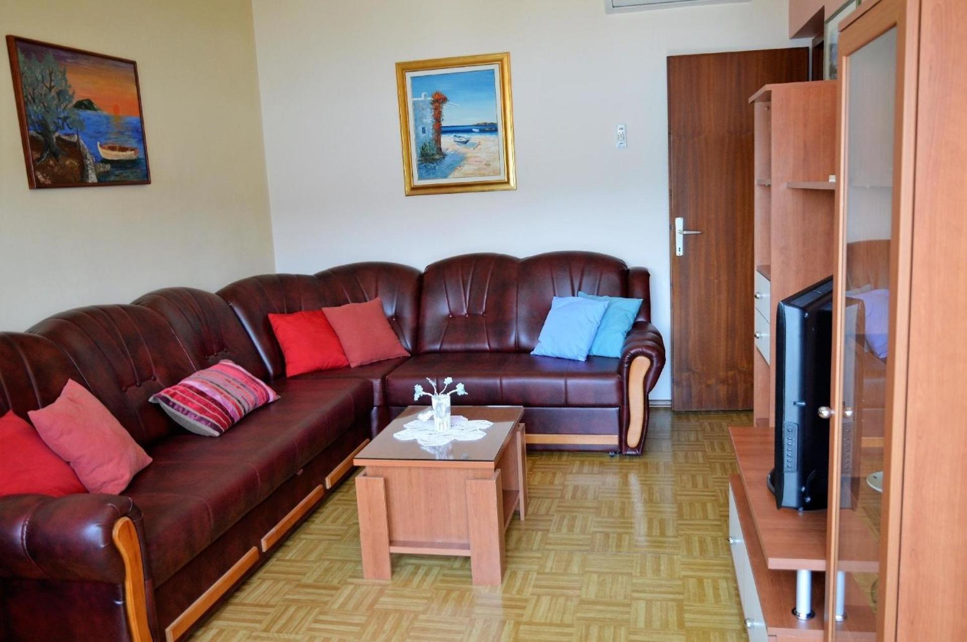 Four-Bedroom Apartment photo 1