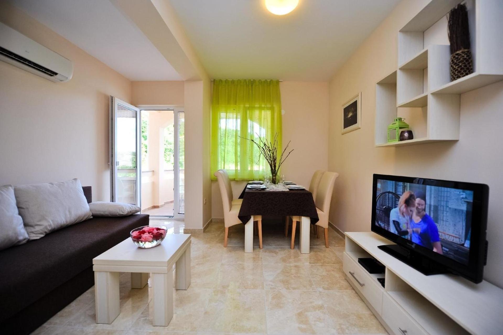 Apartment photo 2