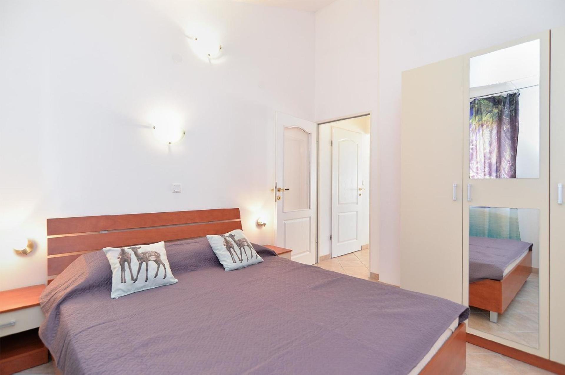 Apartment photo 2