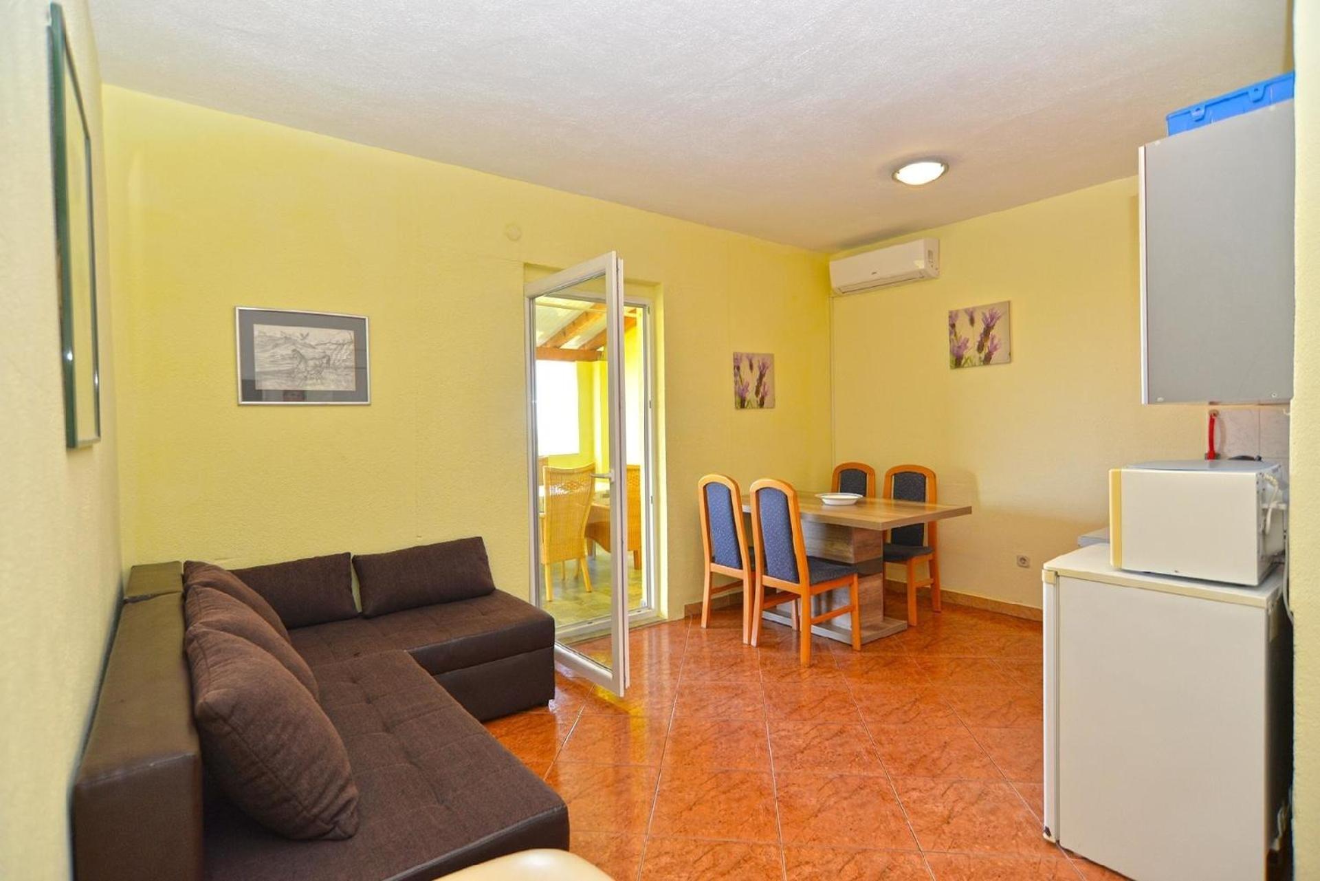 Apartment photo 1