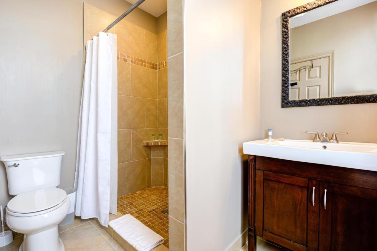 Queen Suite photo 2