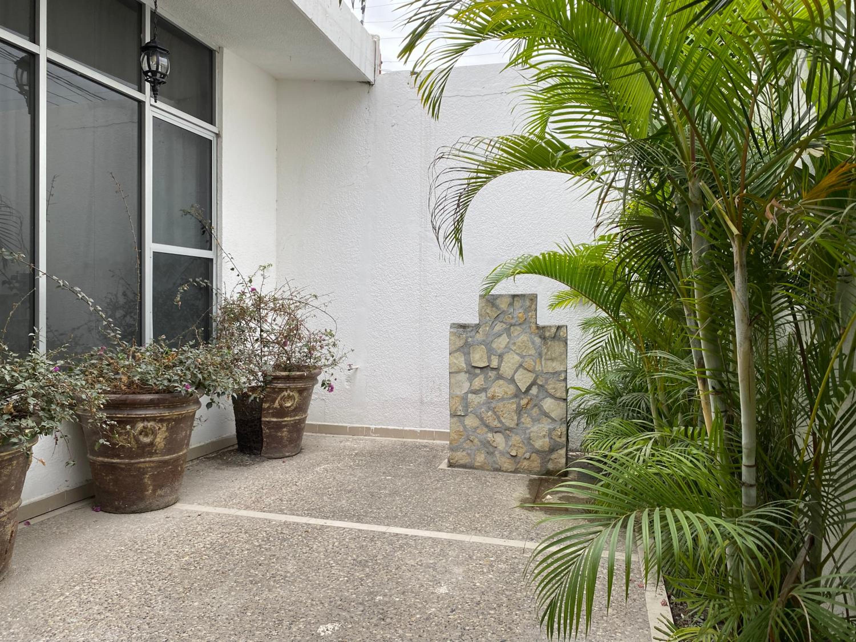 Four-Bedroom House - Photo 10