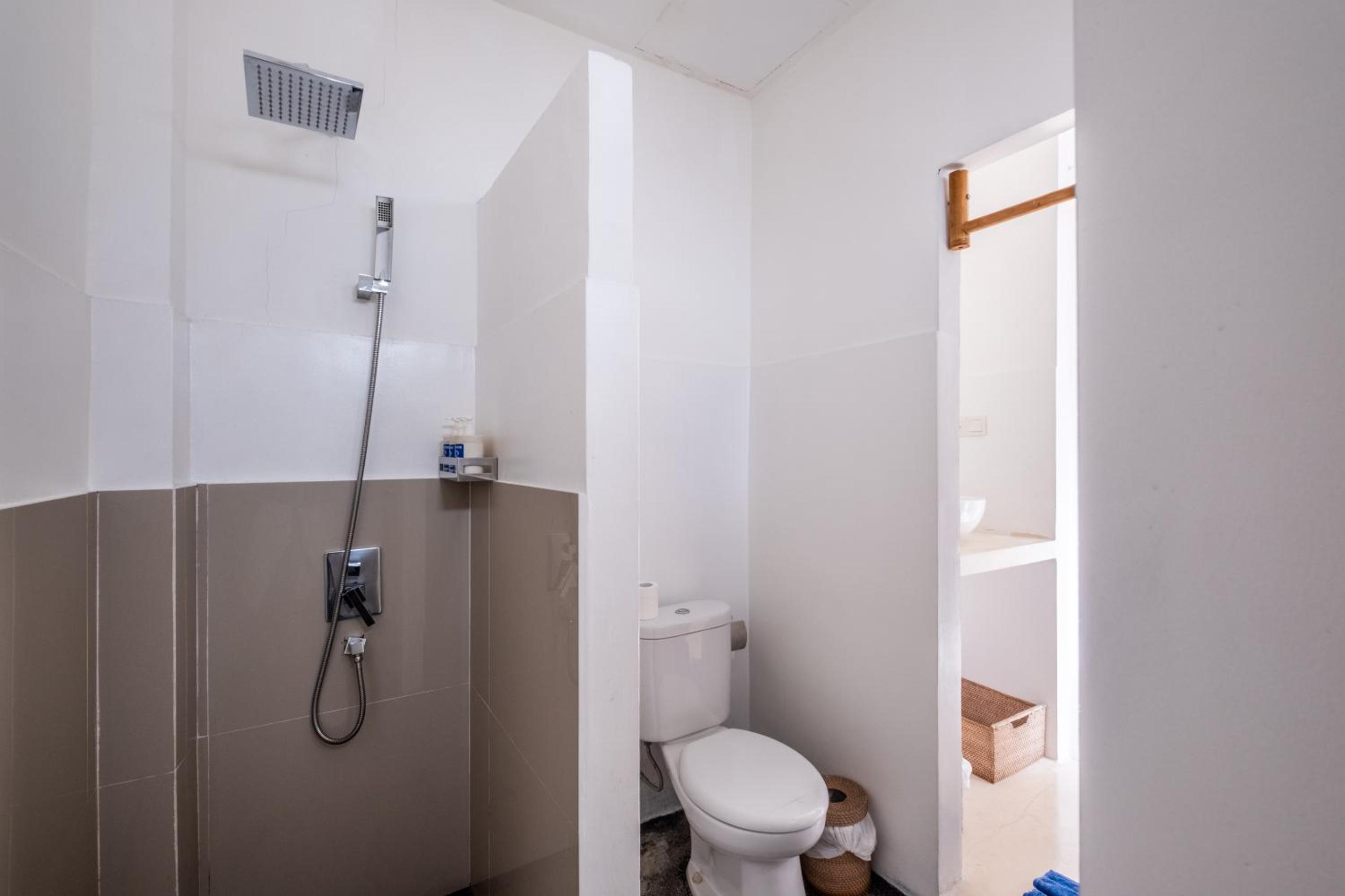 Standard Double Room with Balcony - Photo 14