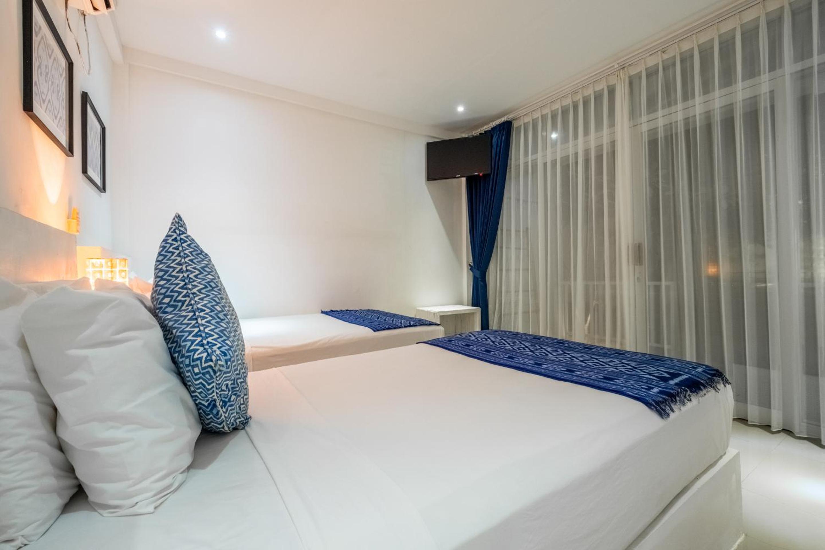 Standard Twin Room with Balcony - Photo 3
