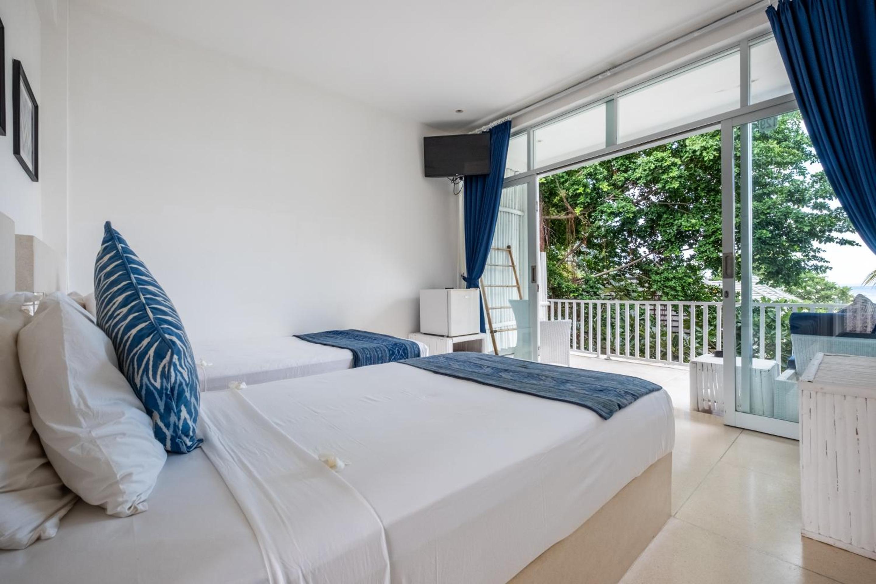 Standard Twin Room with Balcony - Photo 2