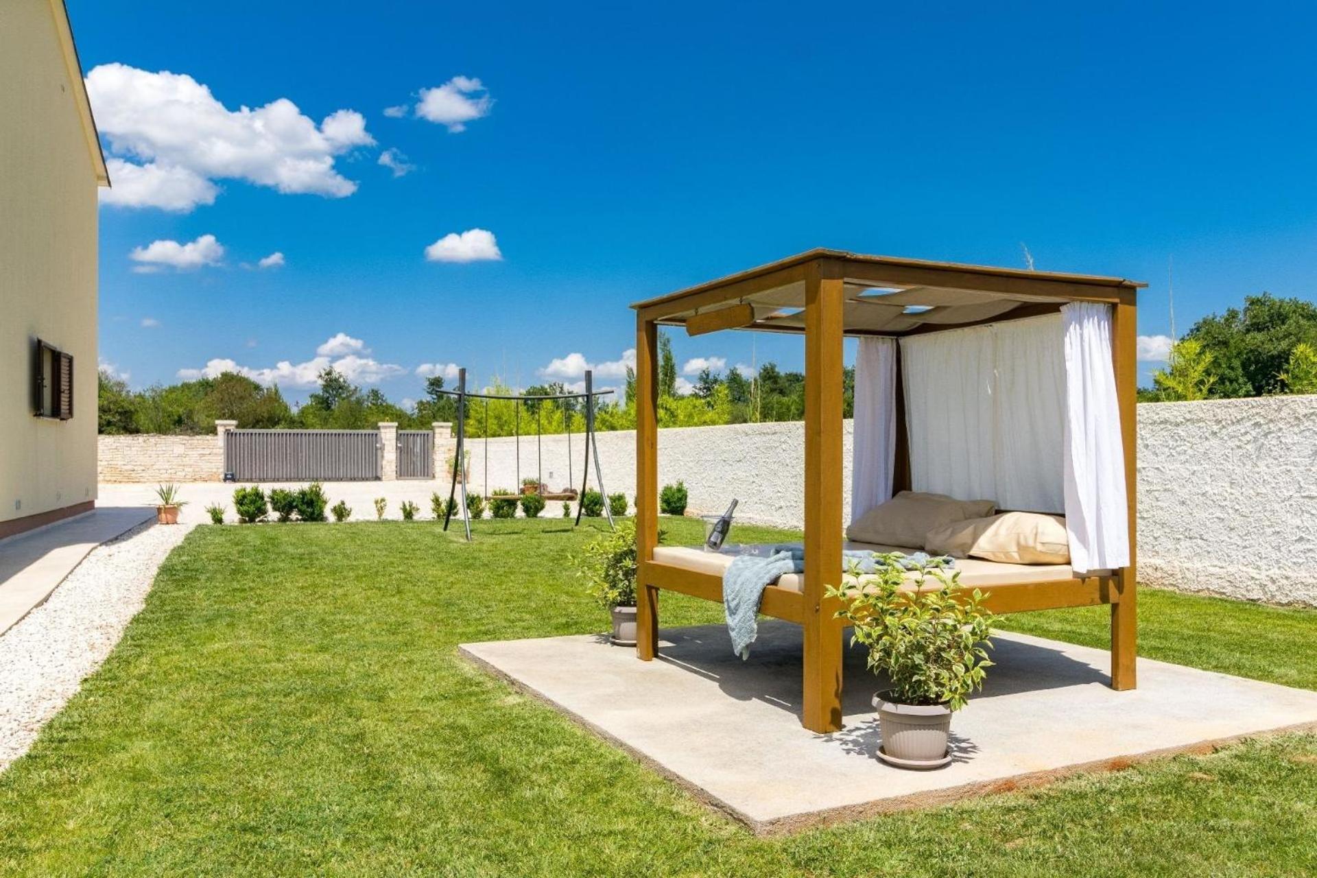 Three-Bedroom Vacation Home  photo 1