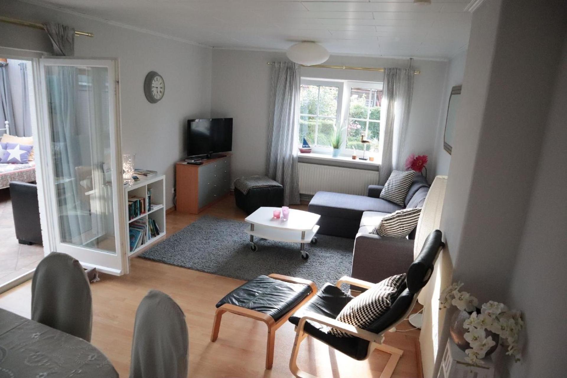 One-Bedroom Apartment photo 1