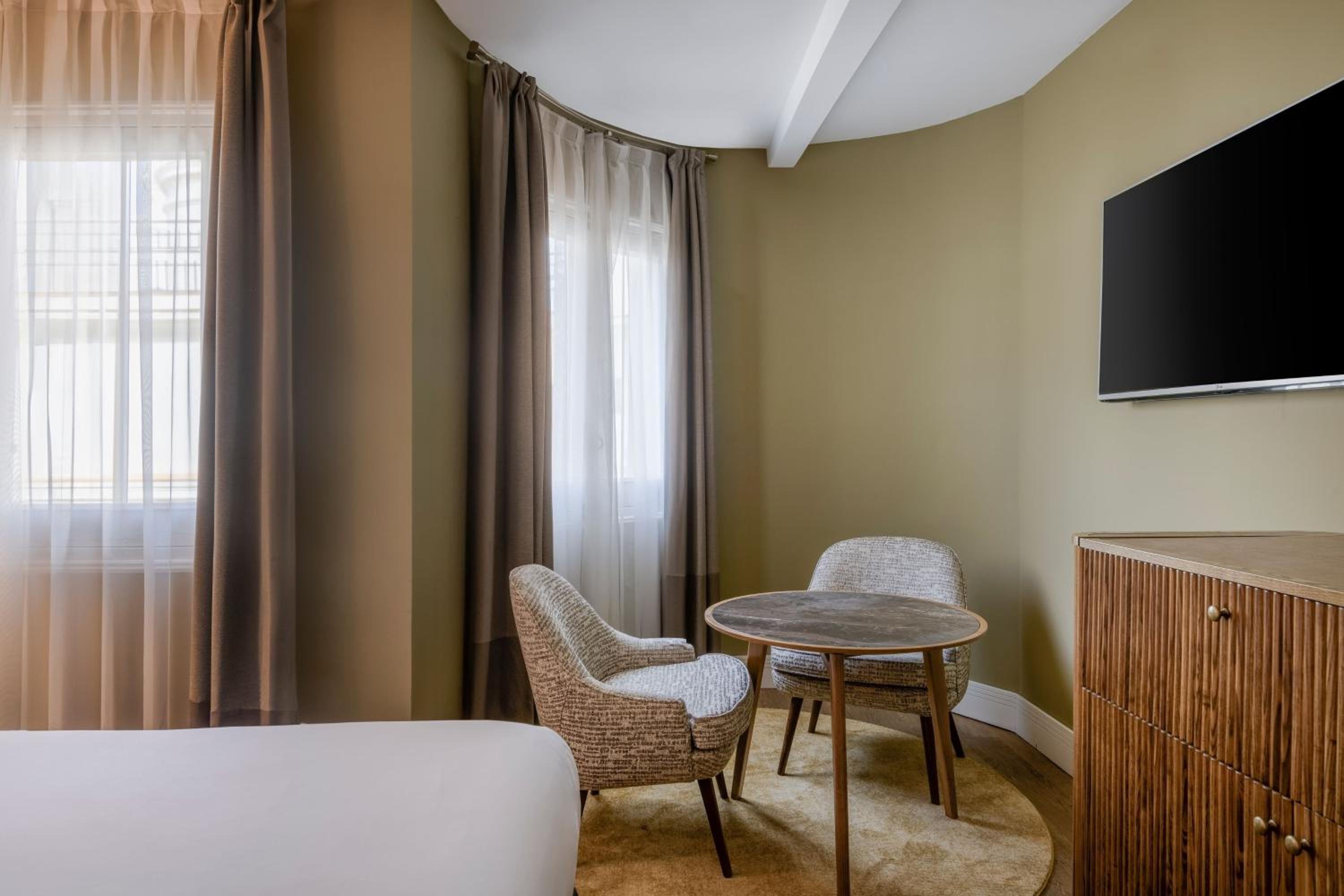 Deluxe Queen, Guest room, 1 Queen