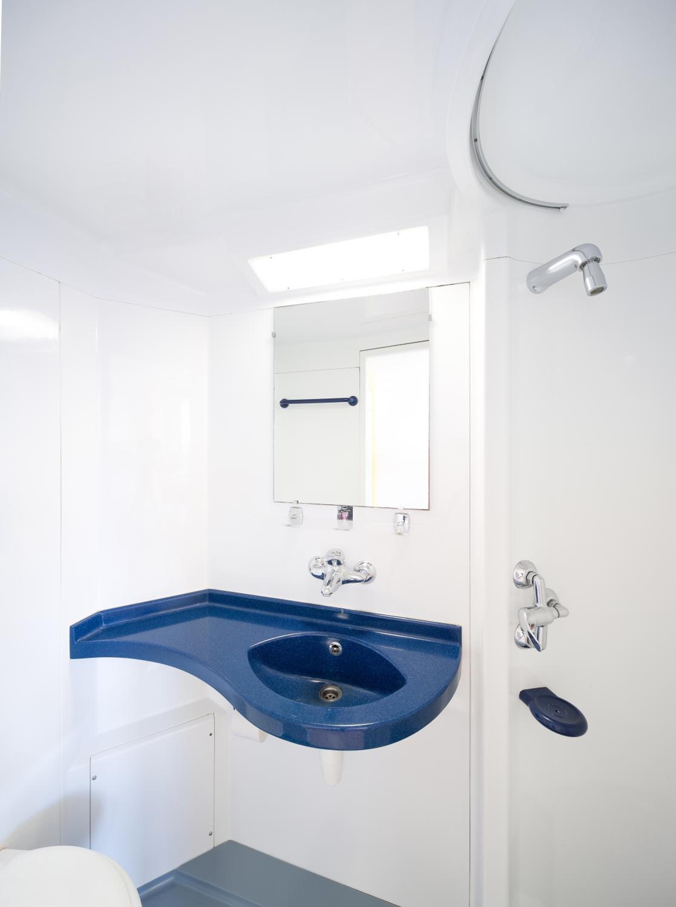 Twin Room with Private Bathroom photo 2