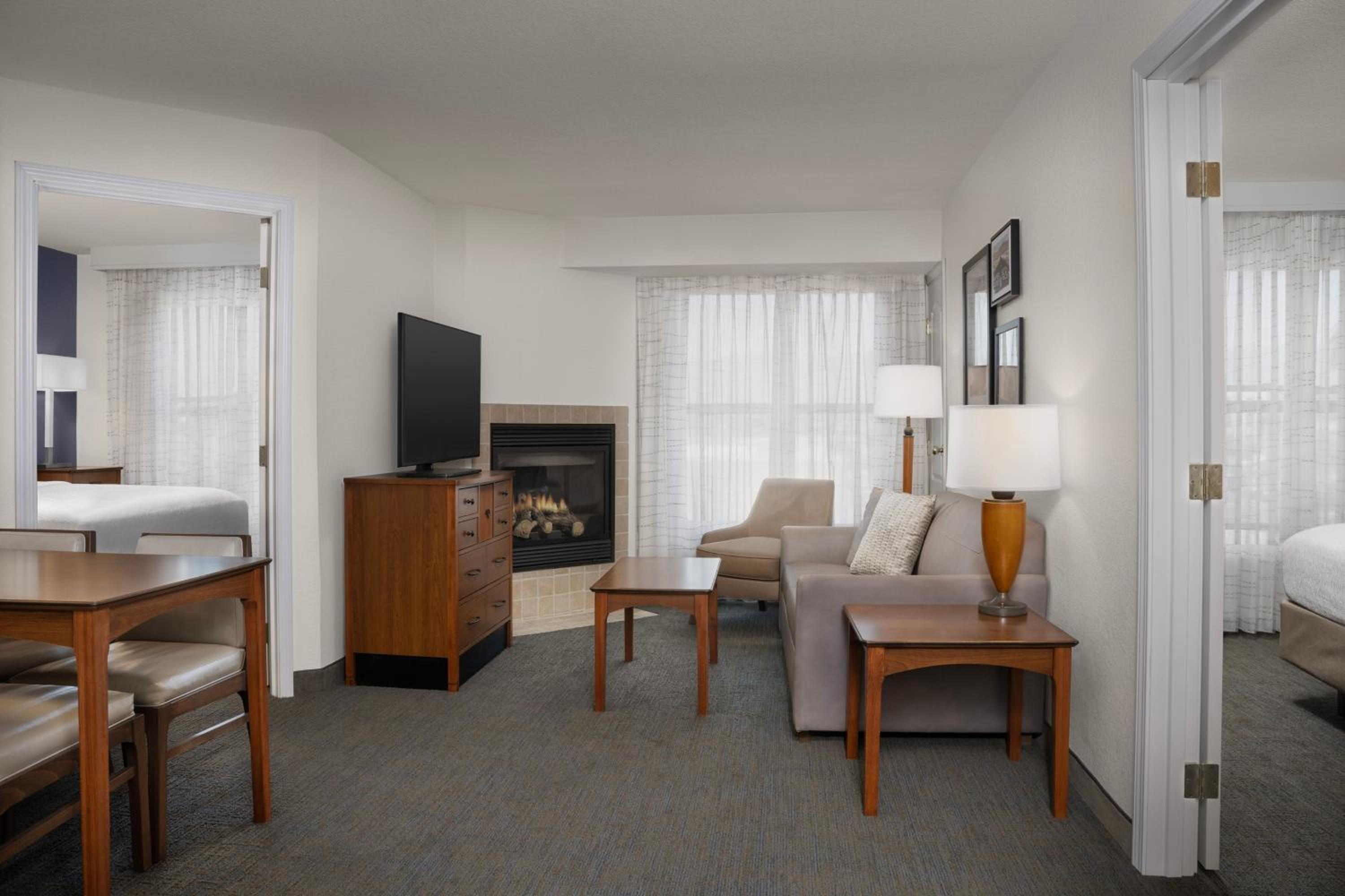 Two-Bedroom Queen Suite with Sofa Bed with Fireplace - Photo 3